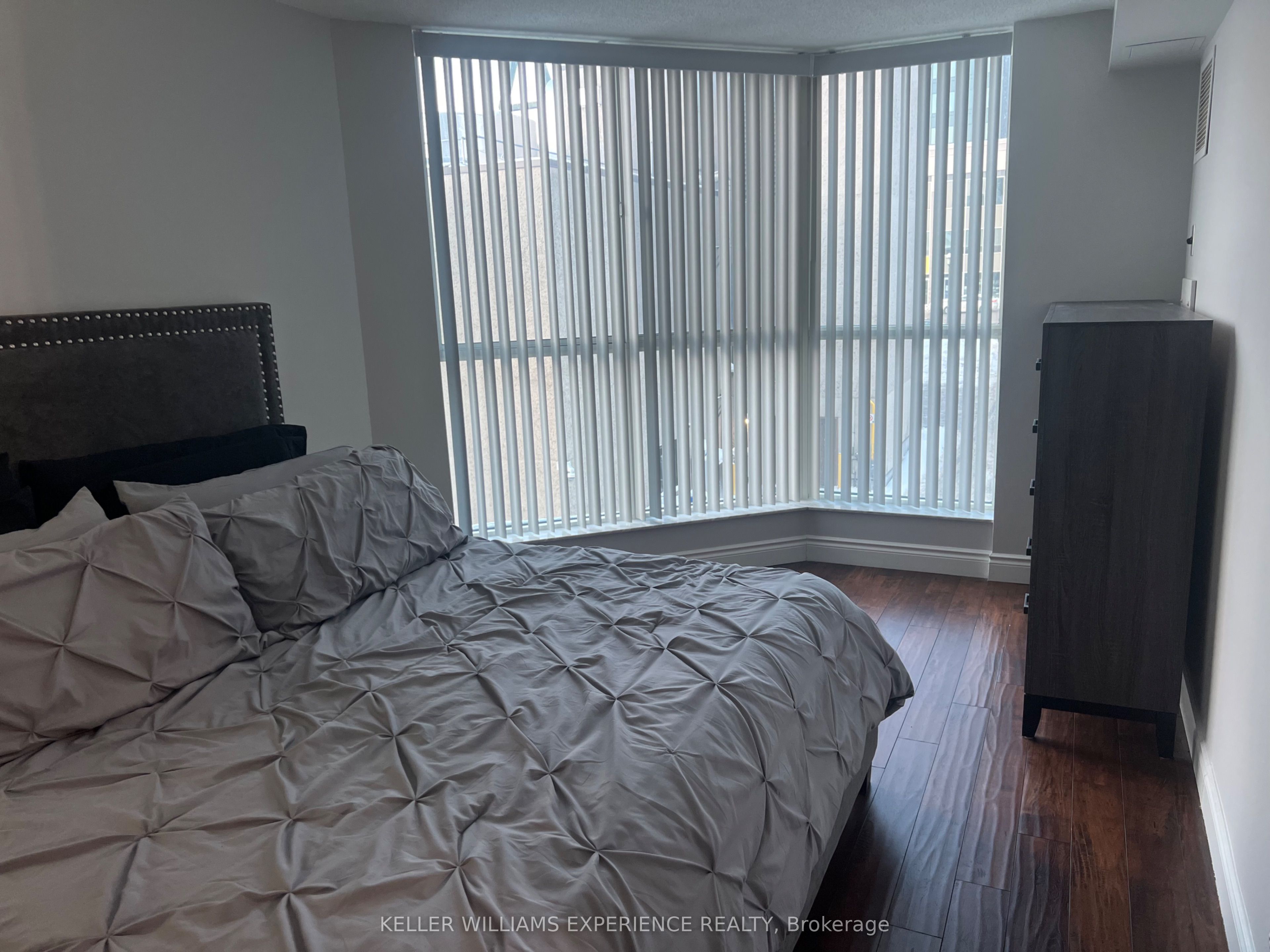 140 Dunlop Street E 401 Property Photo 29