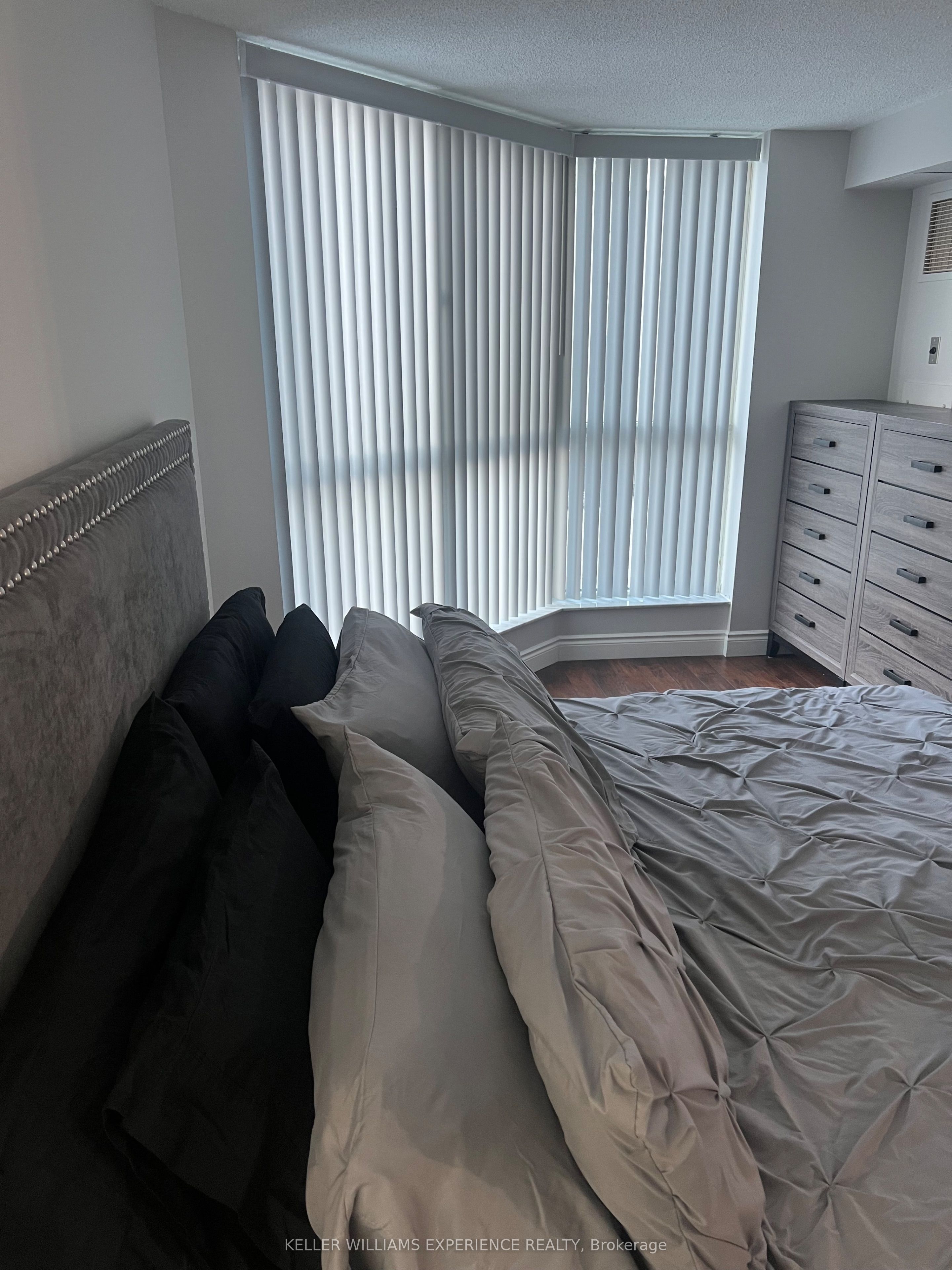 140 Dunlop Street E 401 Property Photo 31
