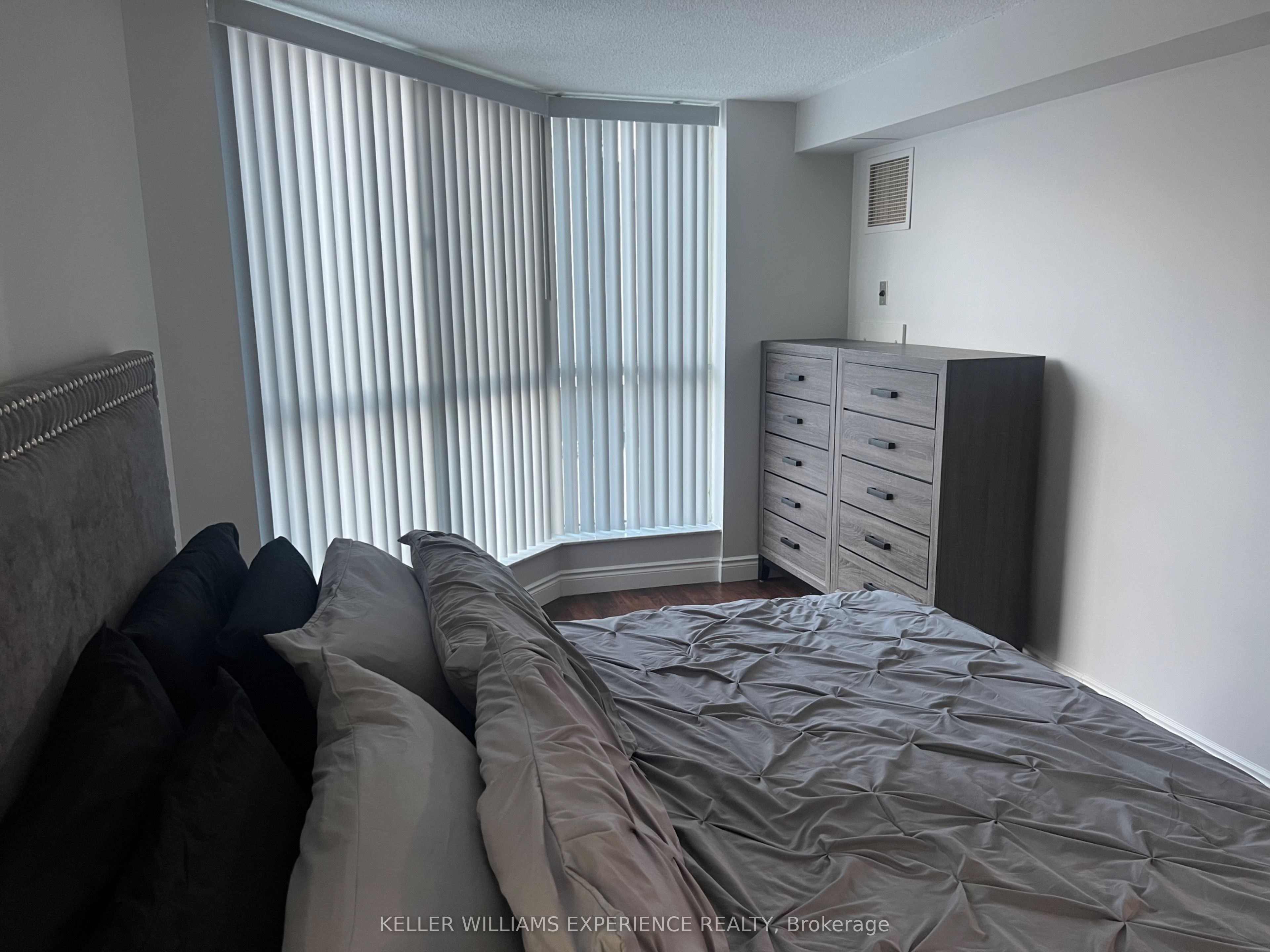 140 Dunlop Street E 401 Property Photo 32