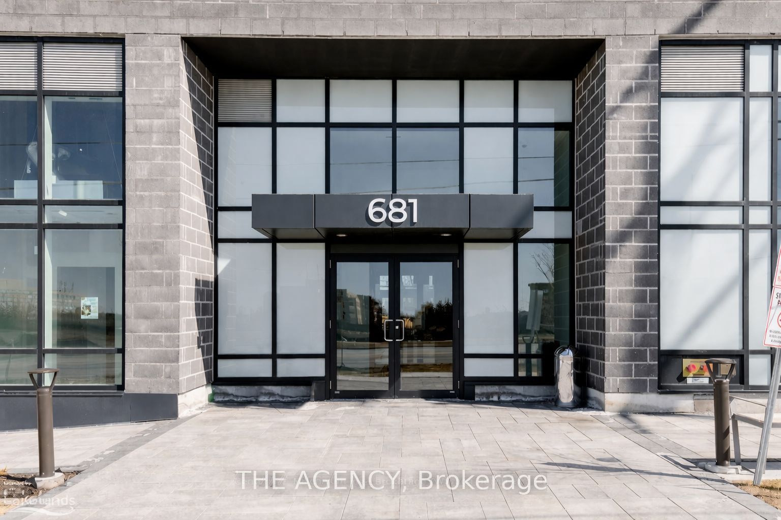 681 Yonge Street 327 Property Photo 3
