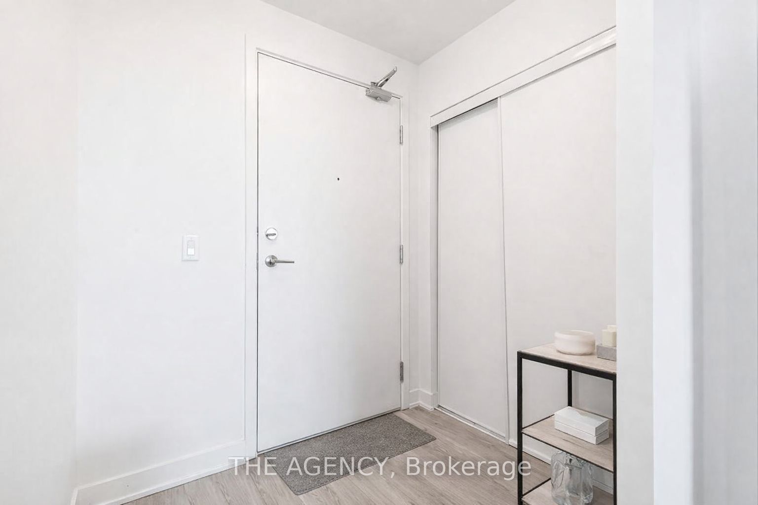 681 Yonge Street 327 Property Photo 5