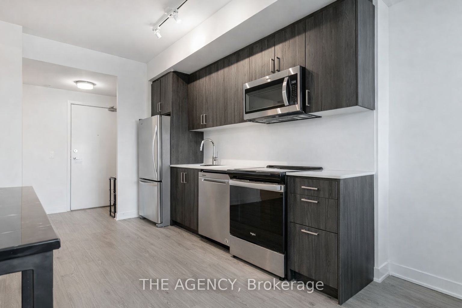 681 Yonge Street 327 Property Photo 6