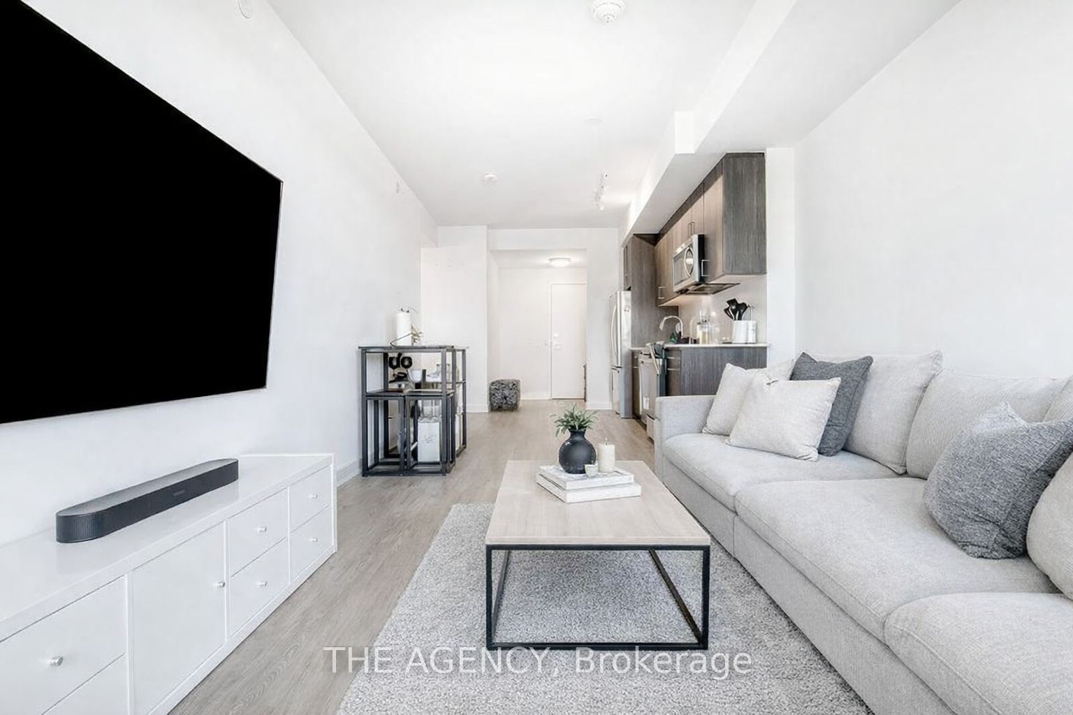 681 Yonge Street 327 Property Photo 10