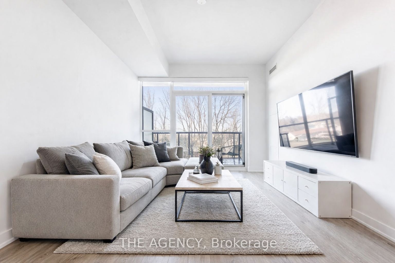 681 Yonge Street 327 Property Photo 12