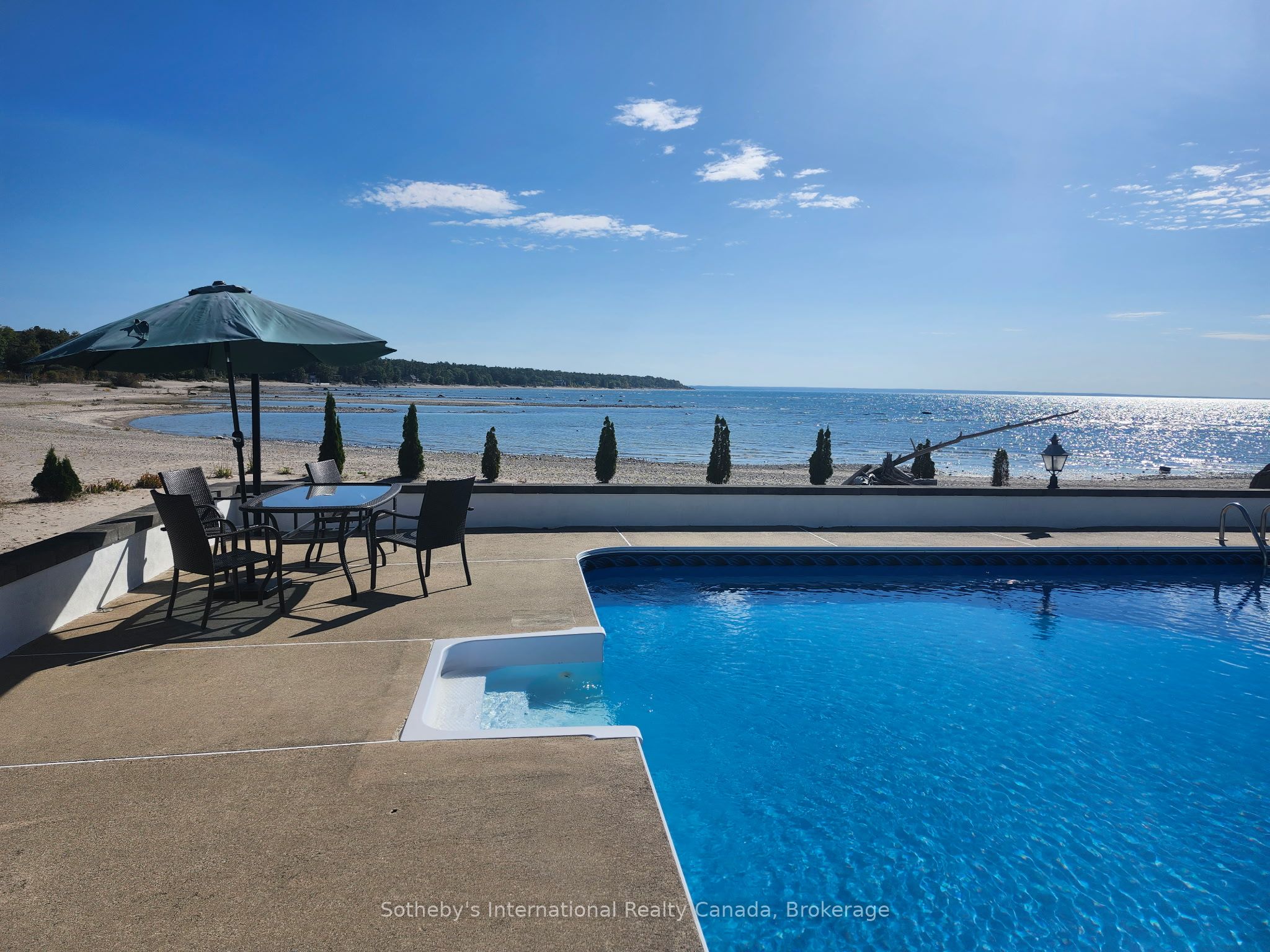 1420 Tiny Beaches Road N Property Photo 1