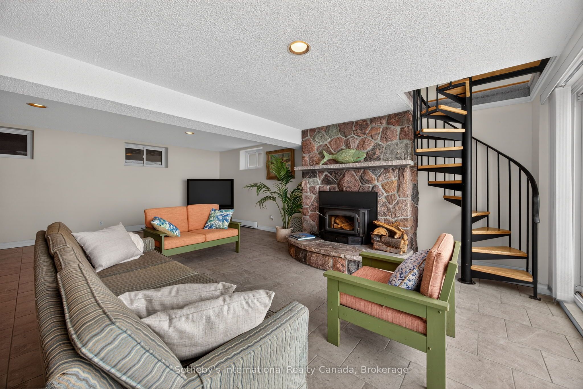 1420 Tiny Beaches Road N Property Photo 6