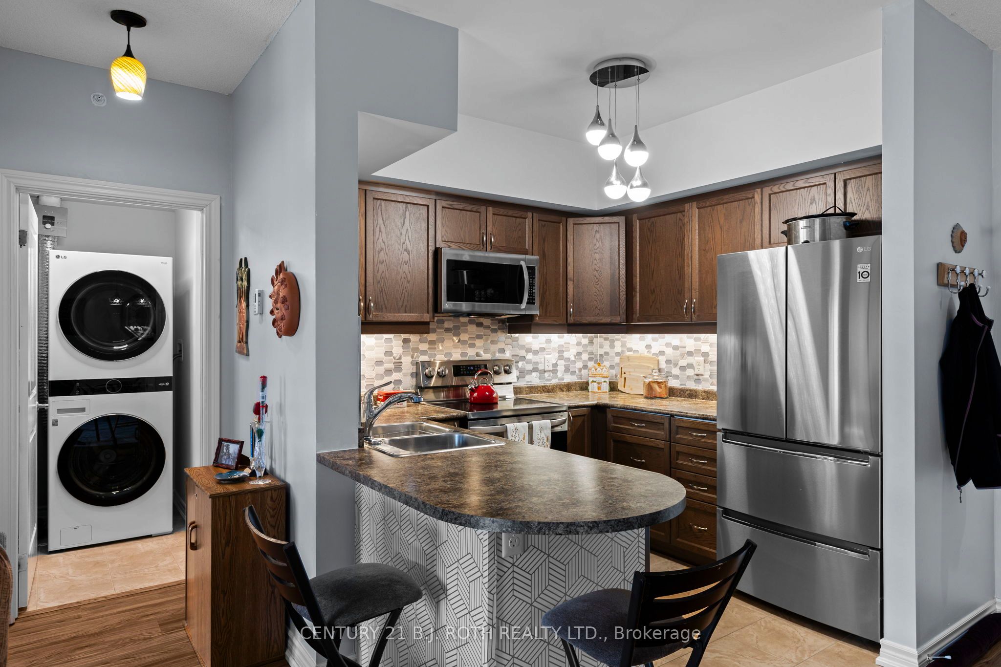 7 Greenwich Street 407 Property Photo 10