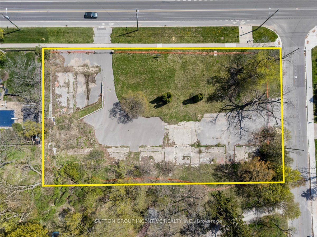 114 Blake Street E Property Photo 1