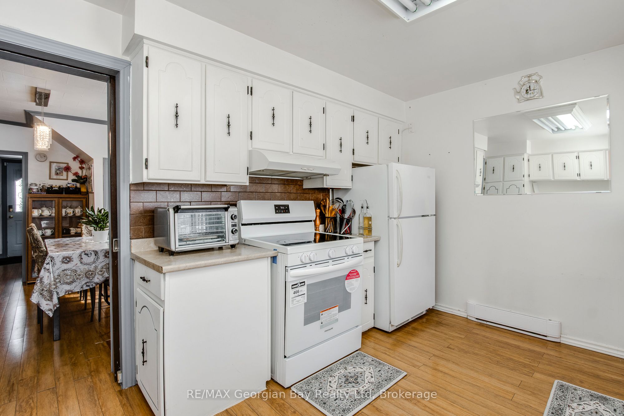 470 Manly Street Property Photo 6