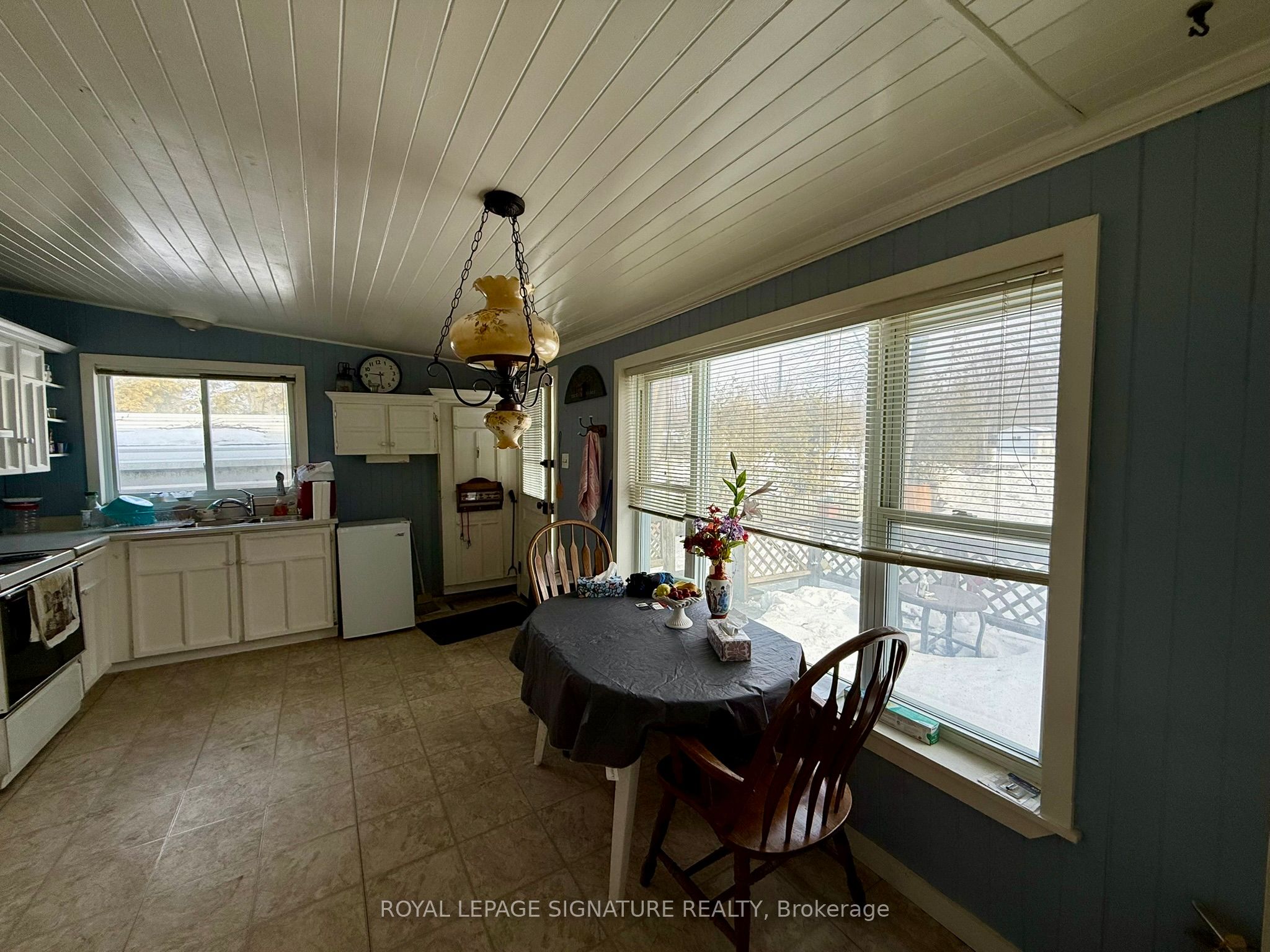 2644 Lakeshore Drive Property Photo 8