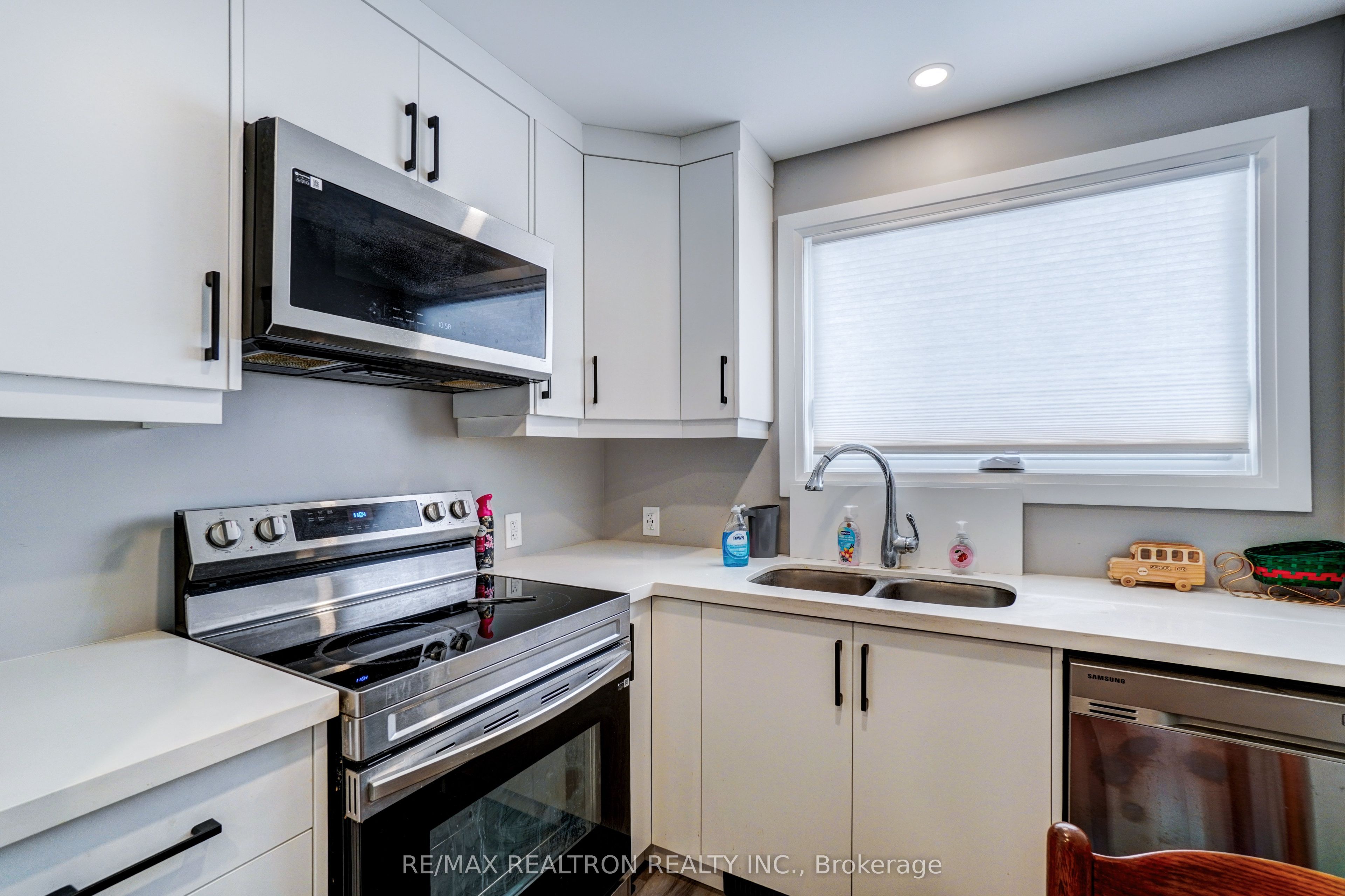 778 Atherley Road Property Photo 17