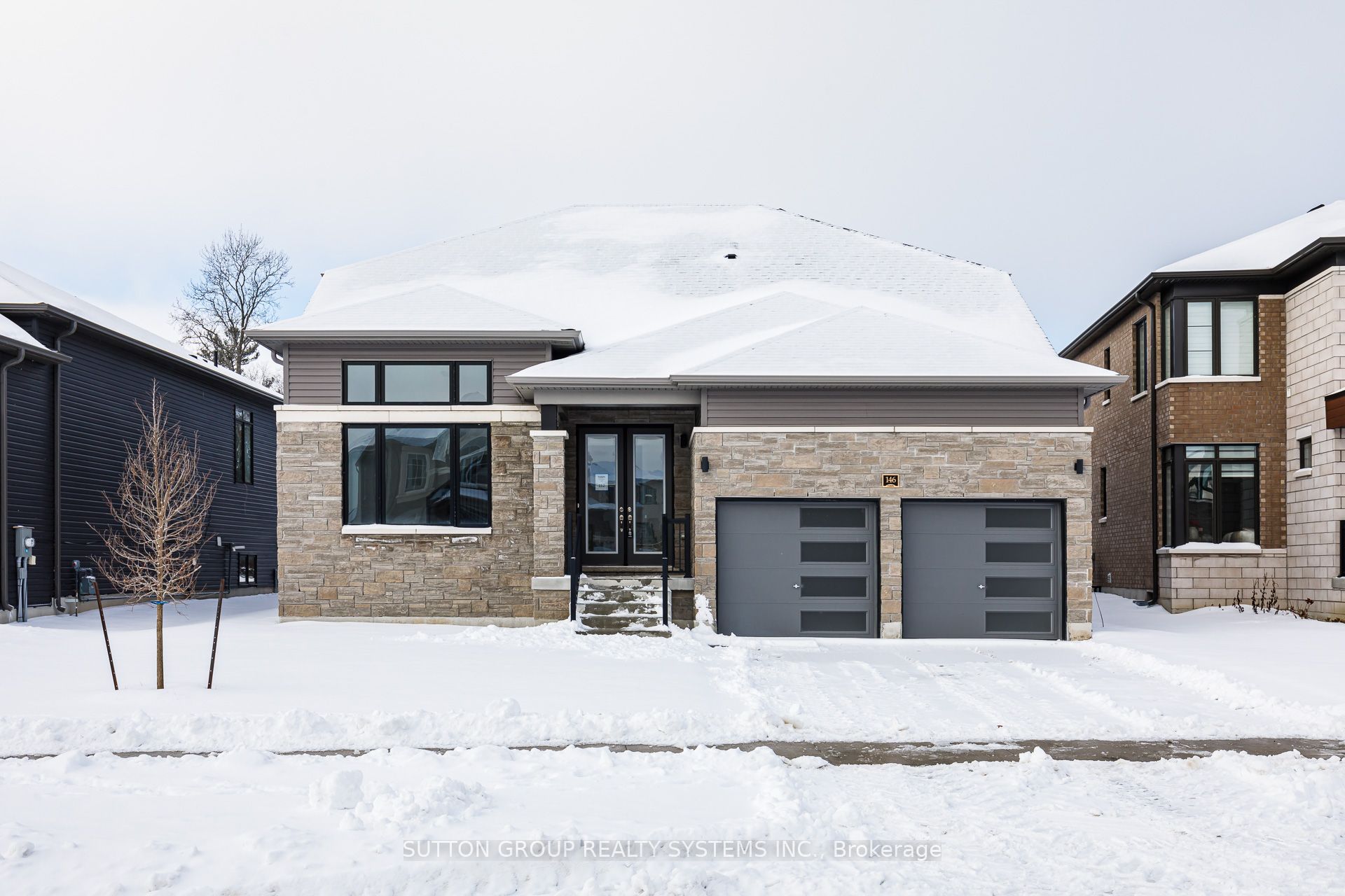 146 Roseanne Circle Property Photo 1