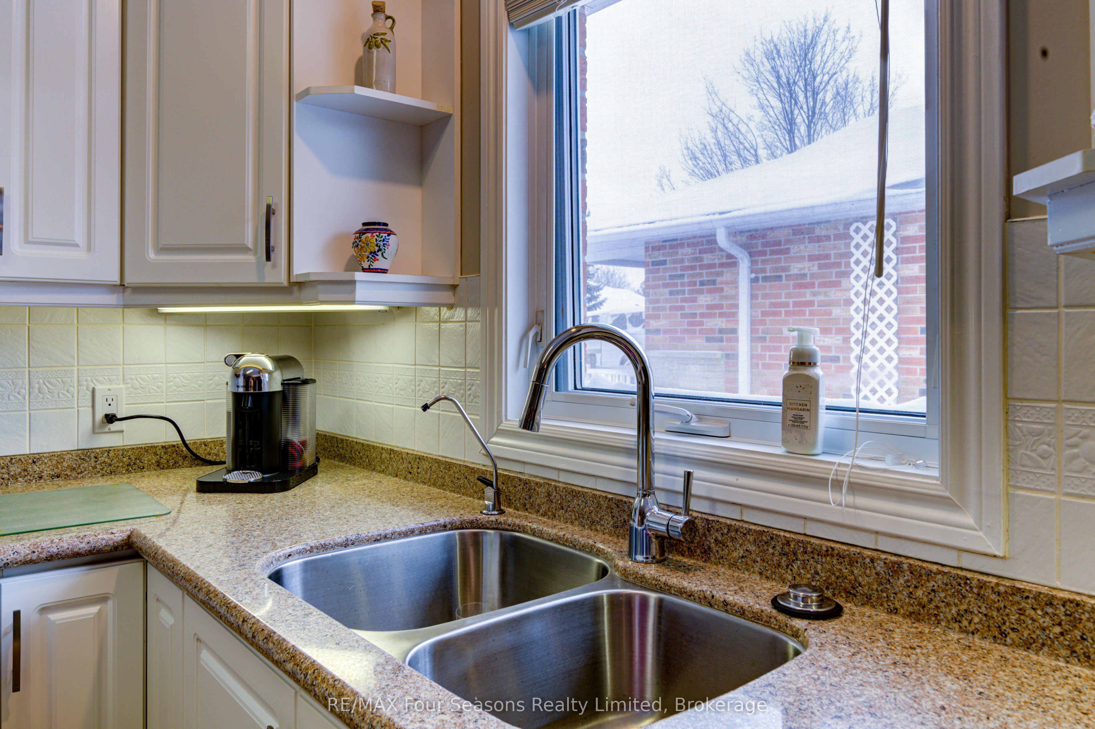 275 Huron Street 8 Property Photo 15
