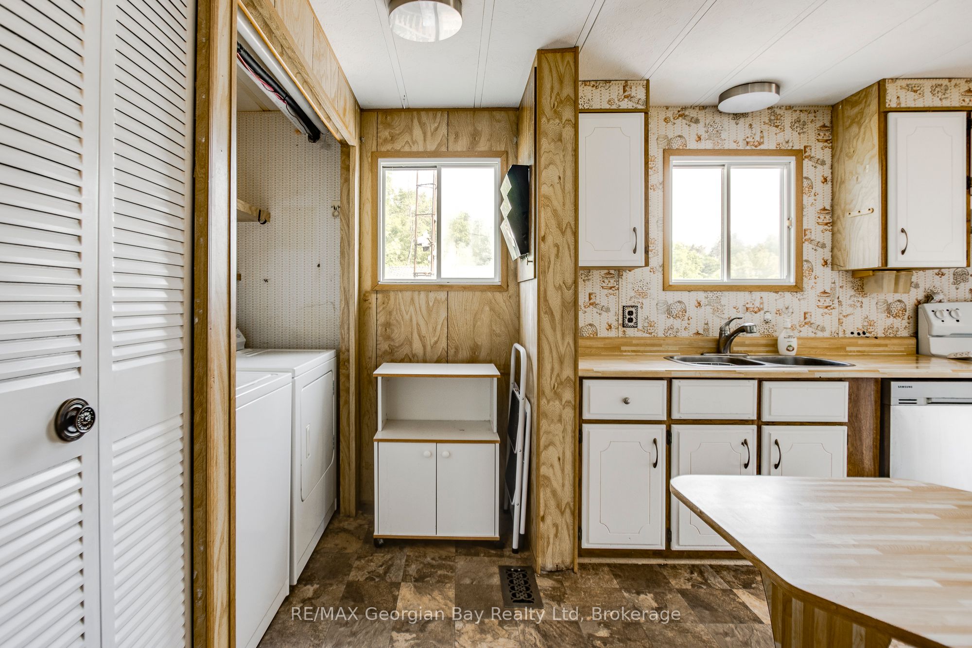 5263 Elliott Side Road 58 Property Photo 13