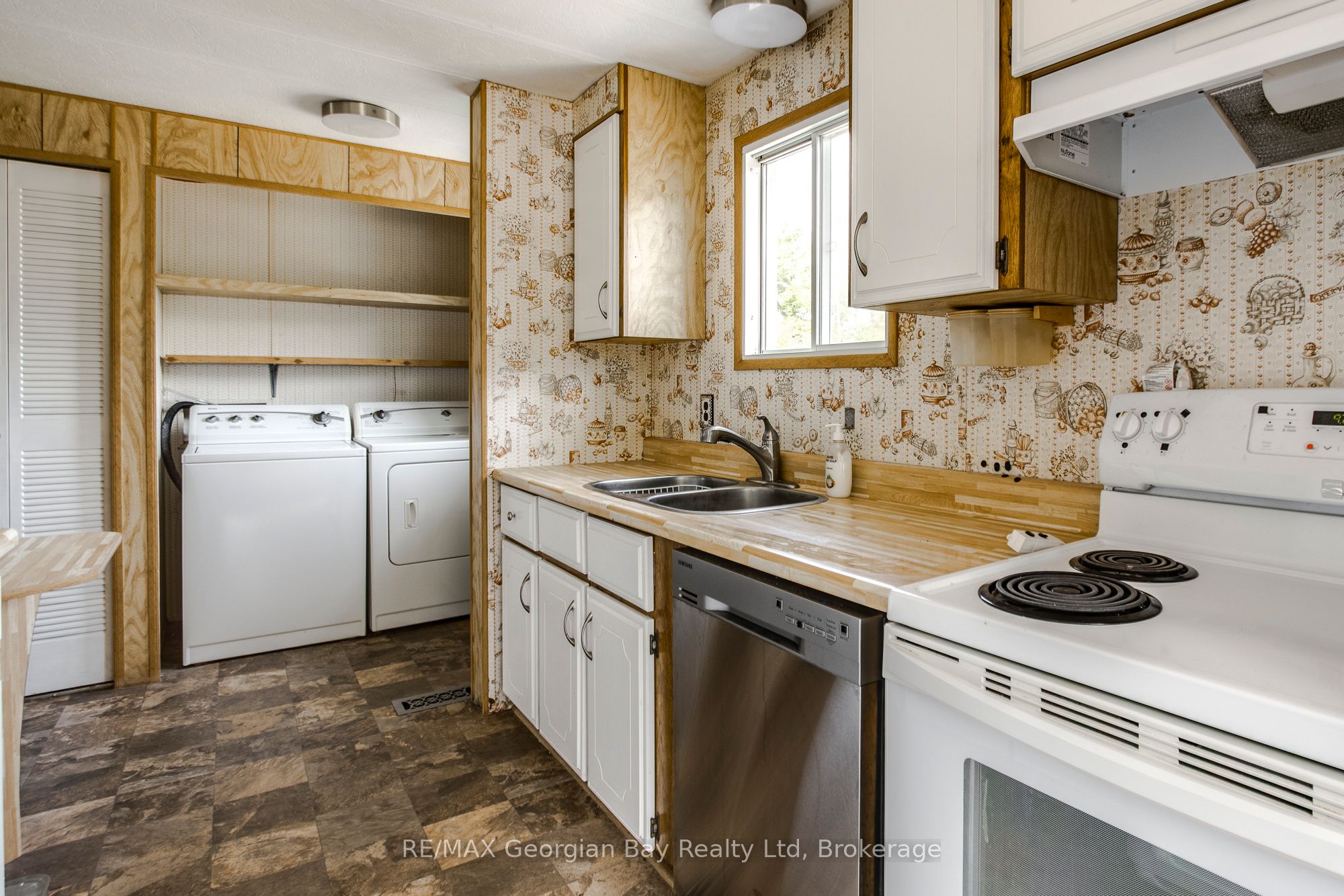 5263 Elliott Side Road 58 Property Photo 17