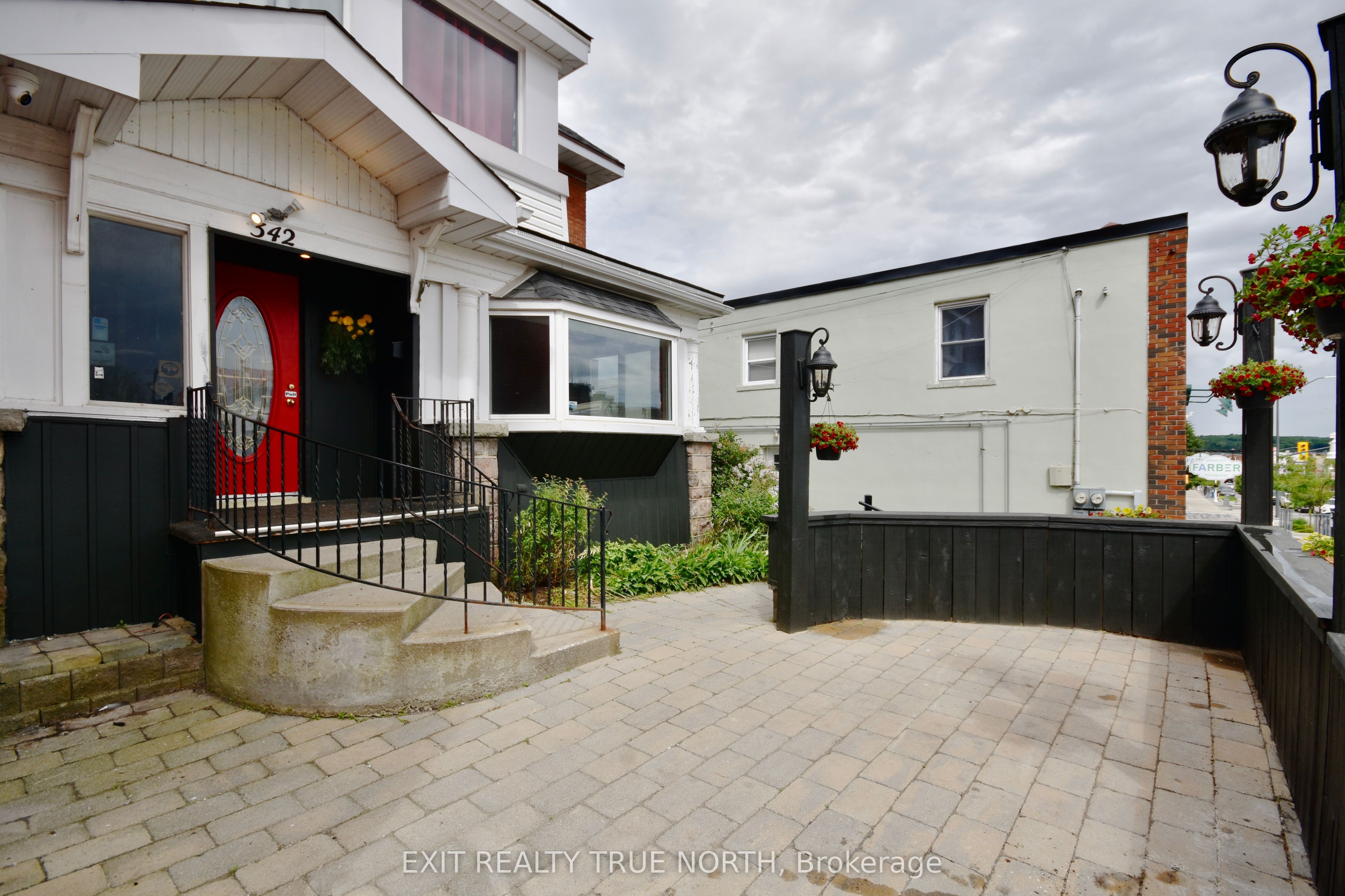 342 King Street Property Photo 3