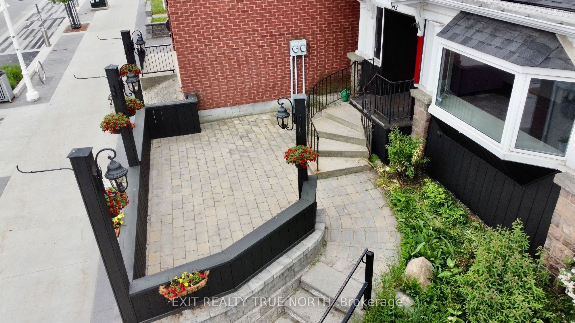 342 King Street Property Photo 33