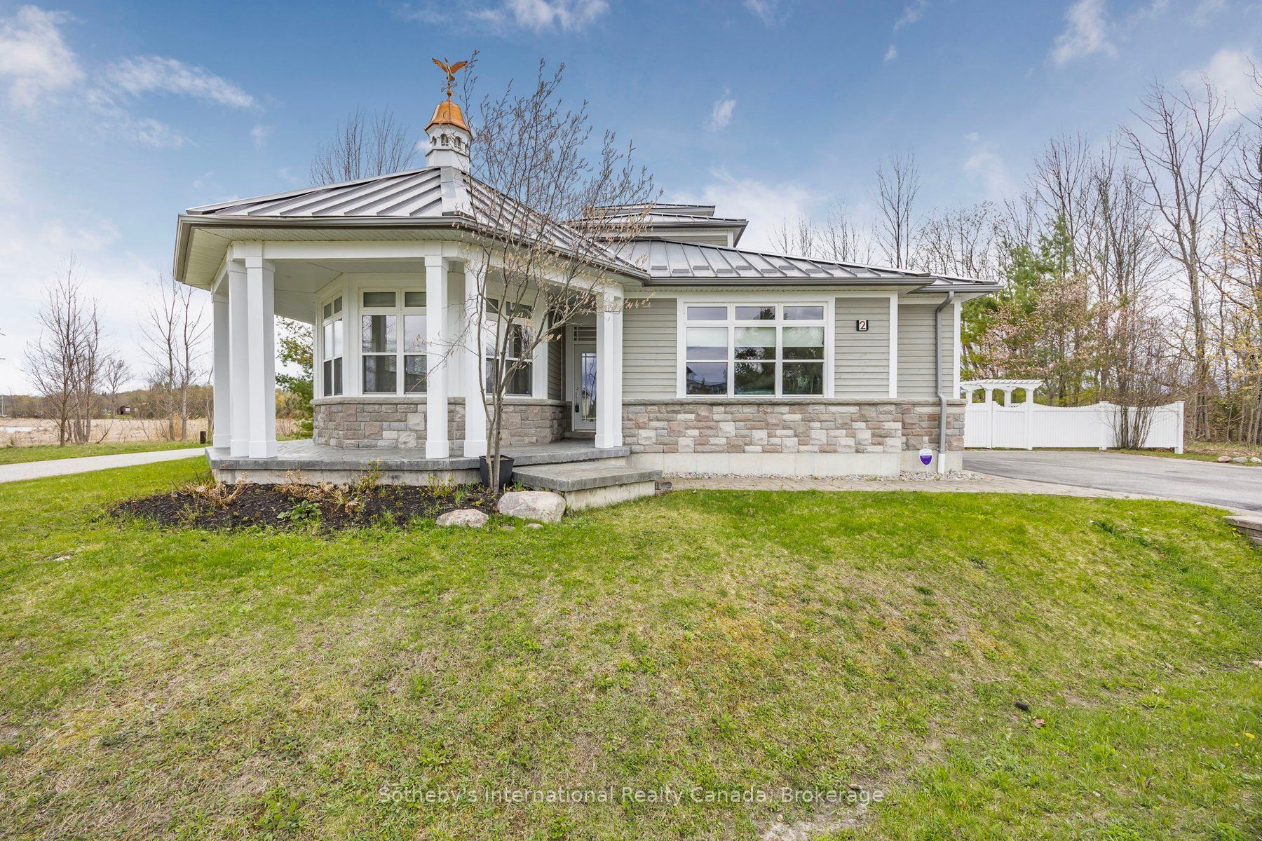 2 Swan Lane Property Photo 1