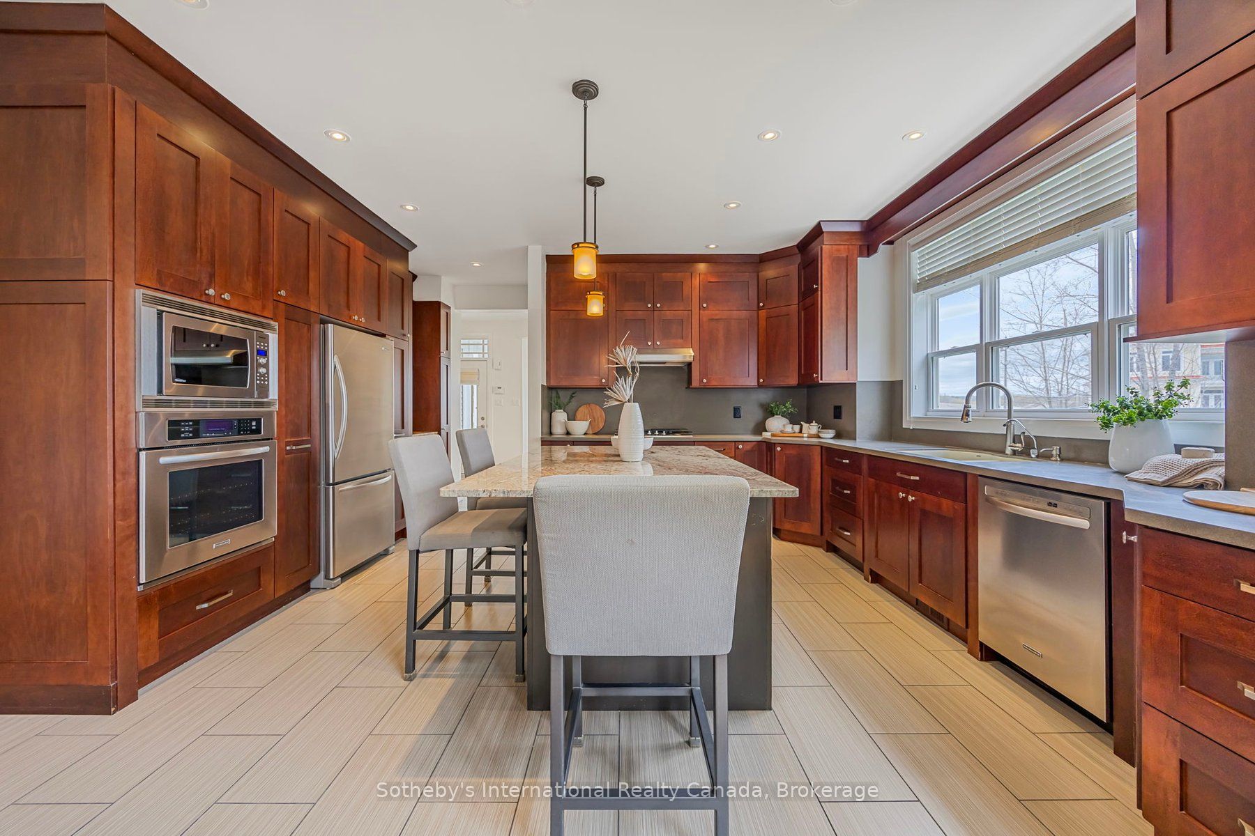 2 Swan Lane Property Photo 6