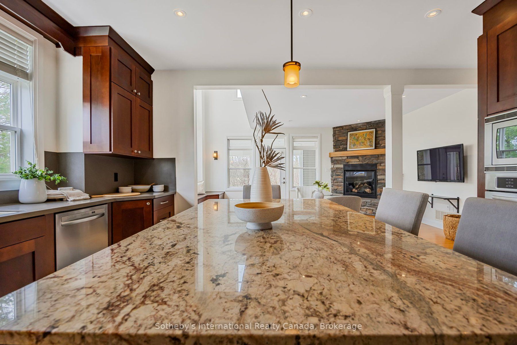 2 Swan Lane Property Photo 10