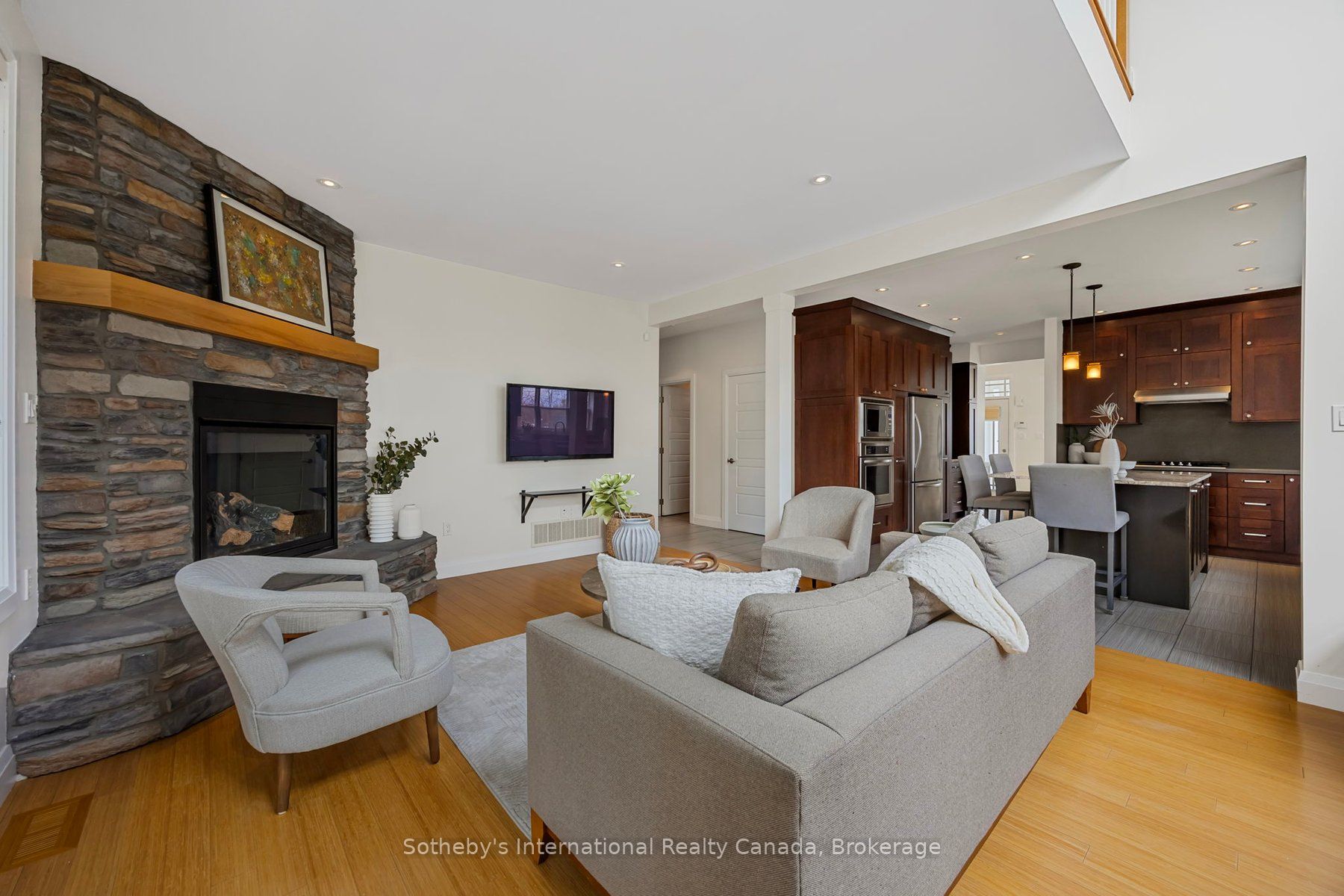 2 Swan Lane Property Photo 14