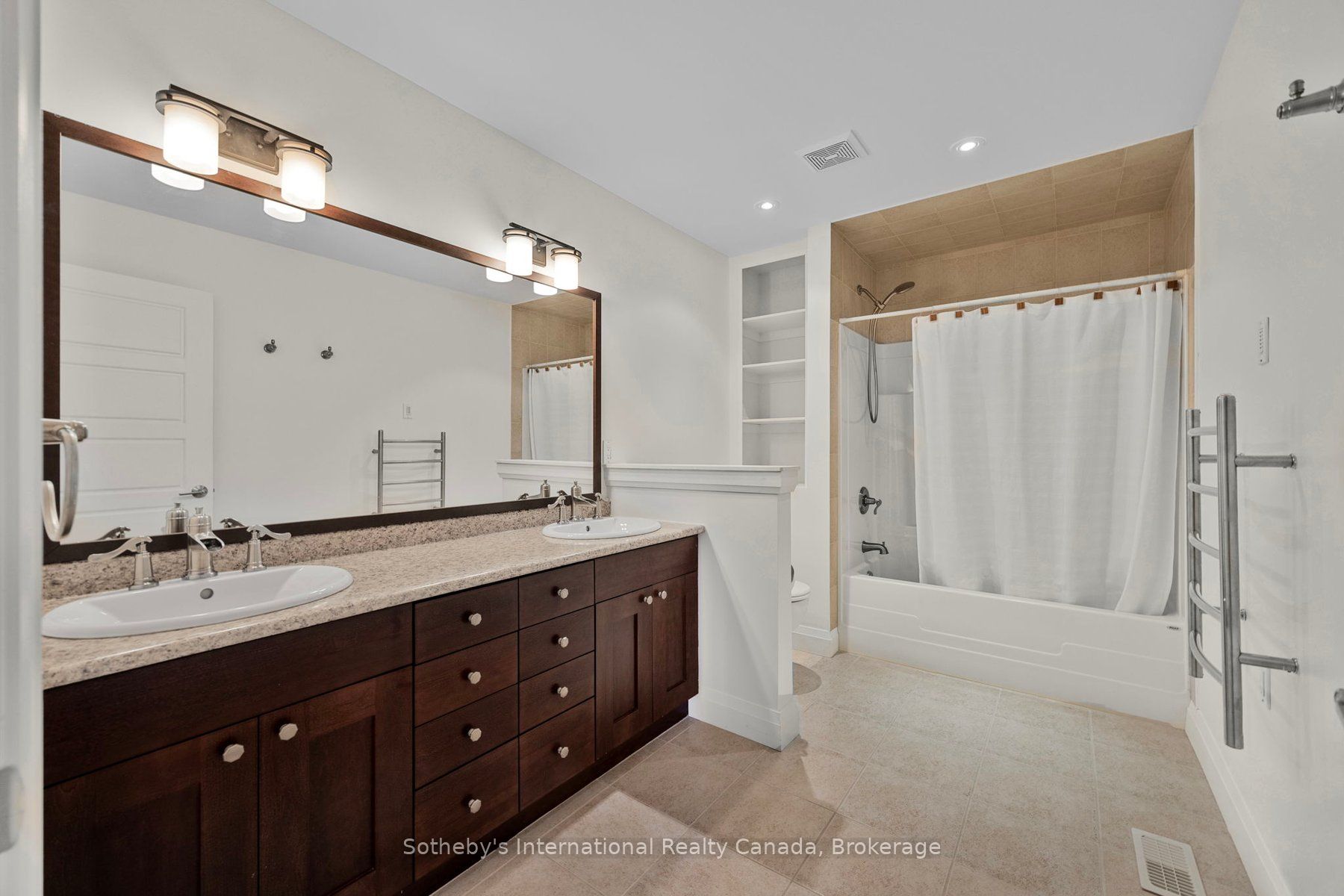 2 Swan Lane Property Photo 28