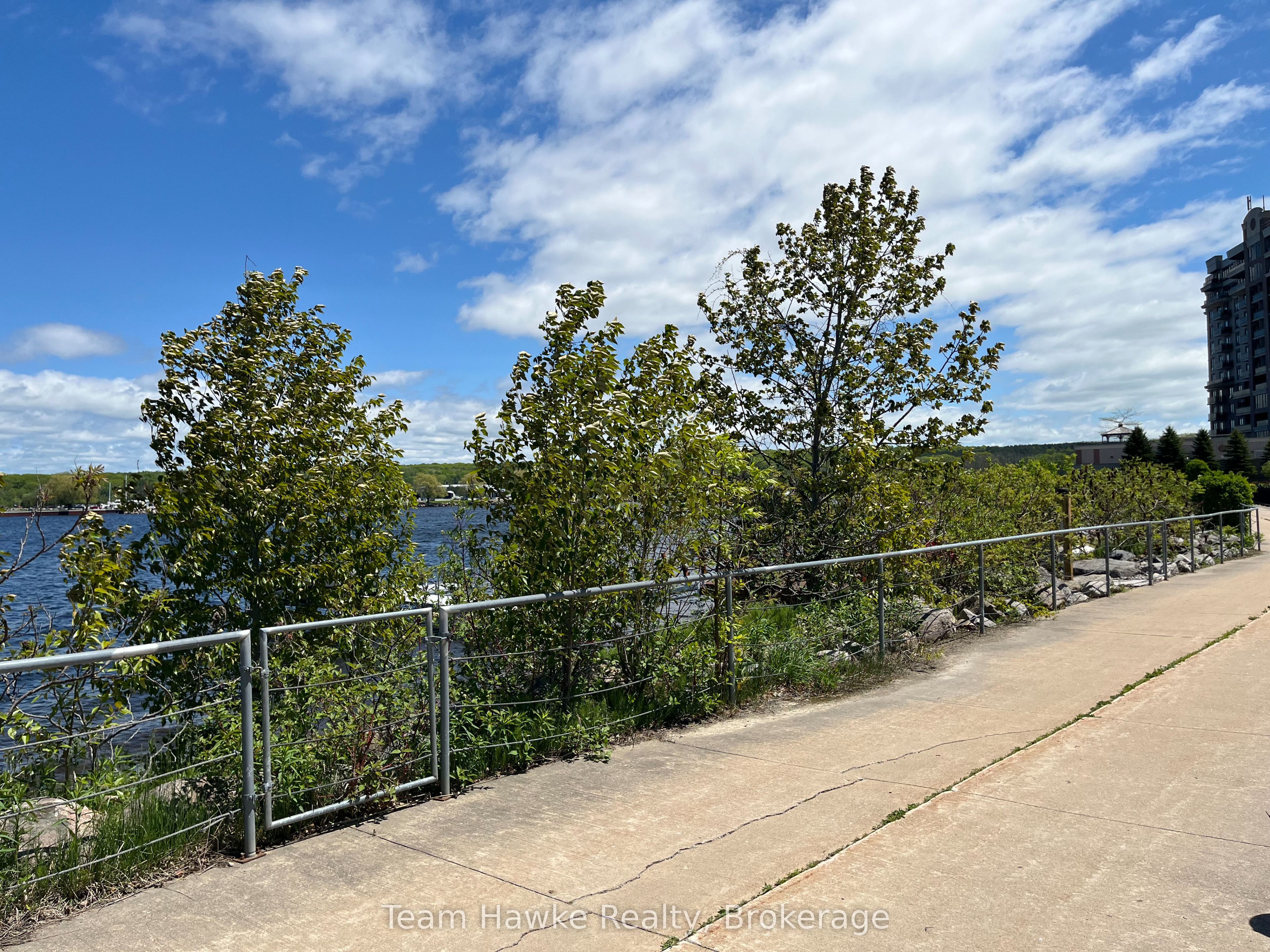 637 Aberdeen Boulevard Property Photo 10