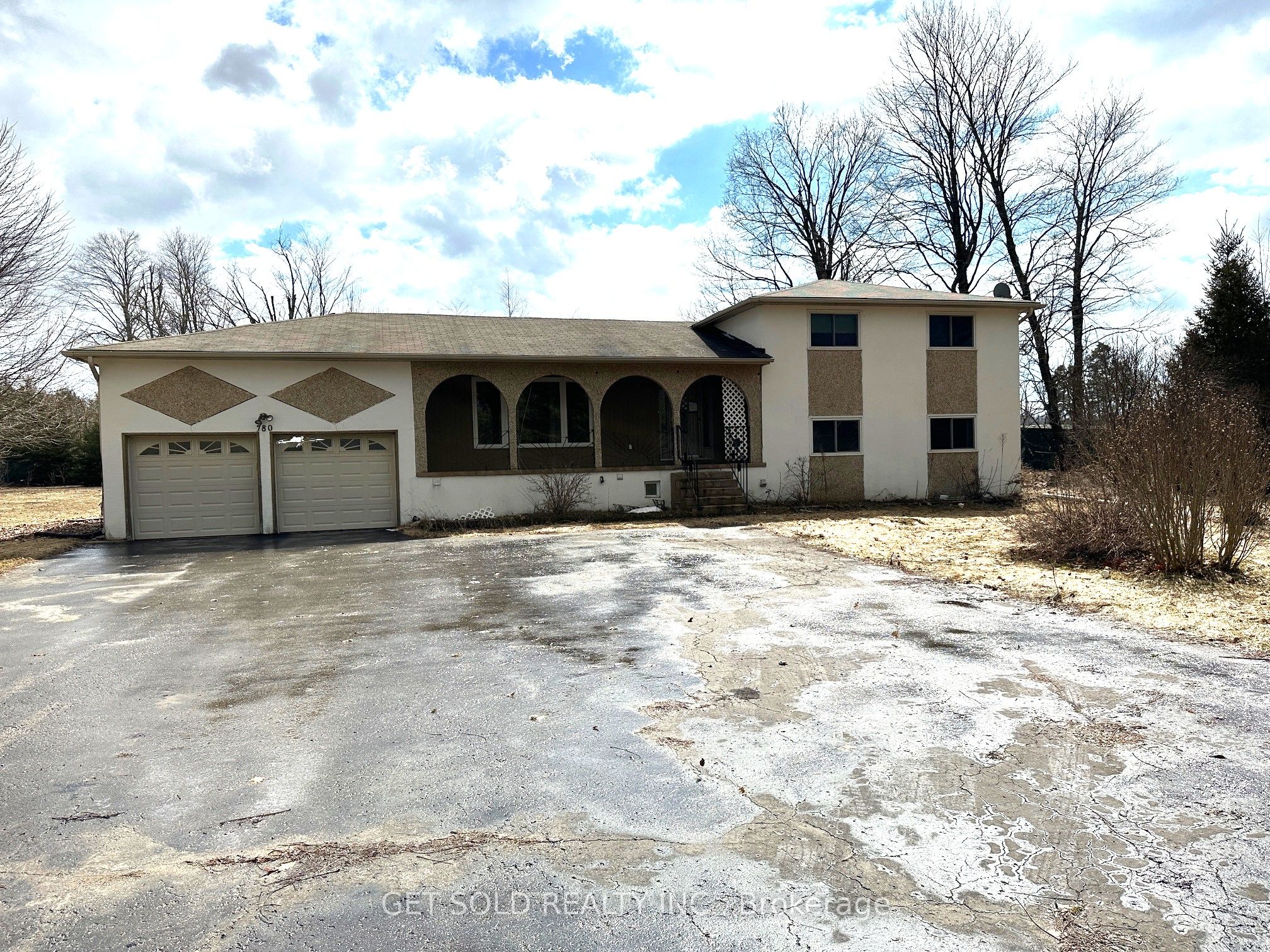 780 Essa Road E Property Photo 1