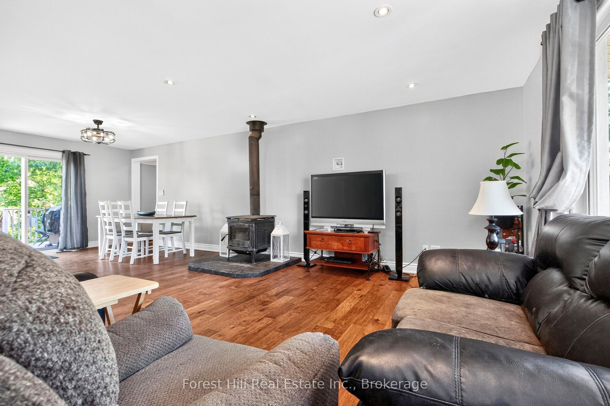 161 Forest Harbour Parkway Property Photo 8