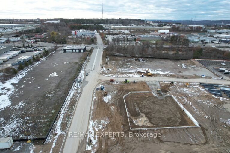 70 Ironstone Crescent Property Photo 2
