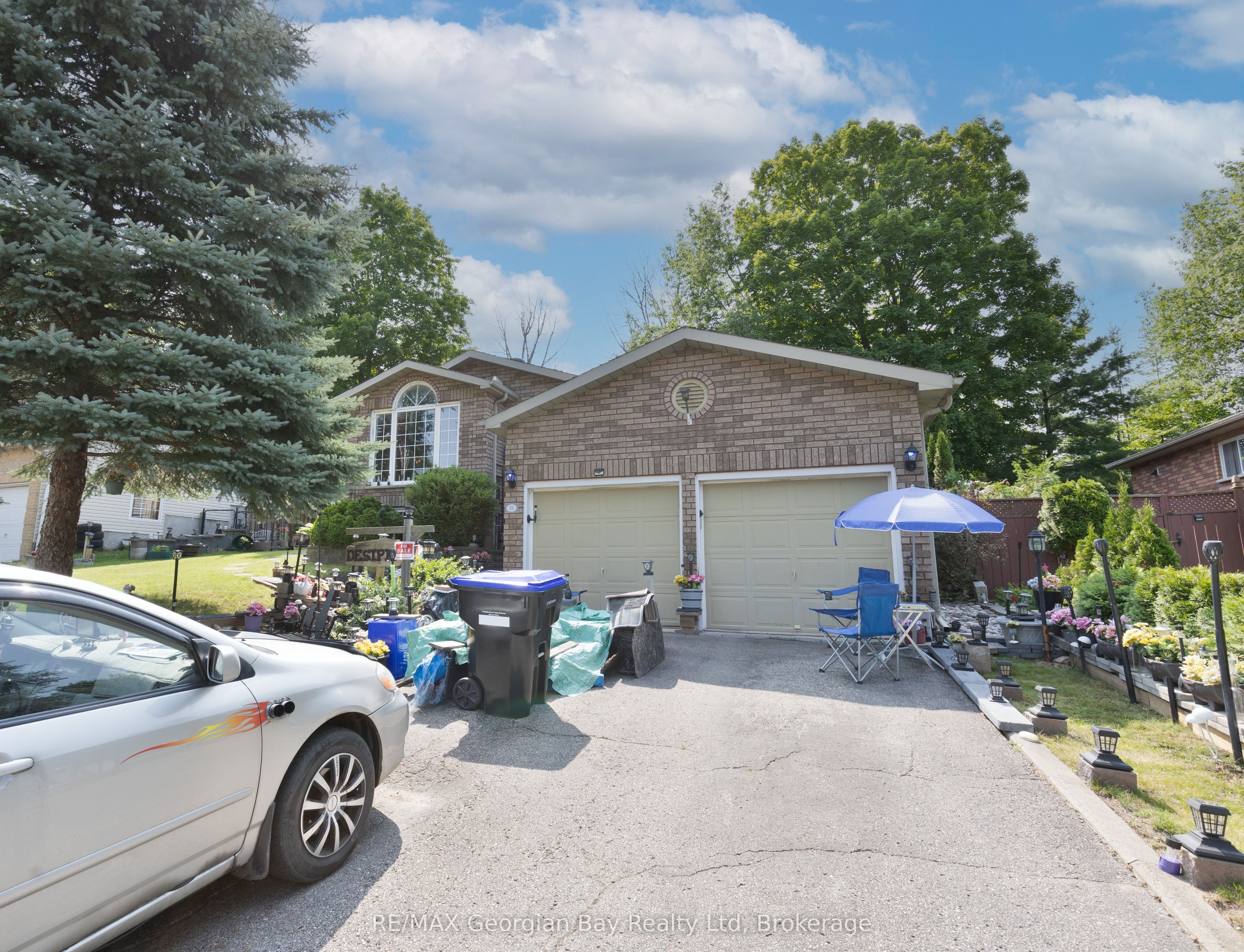 33 Anderson Crescent Property Photo 2