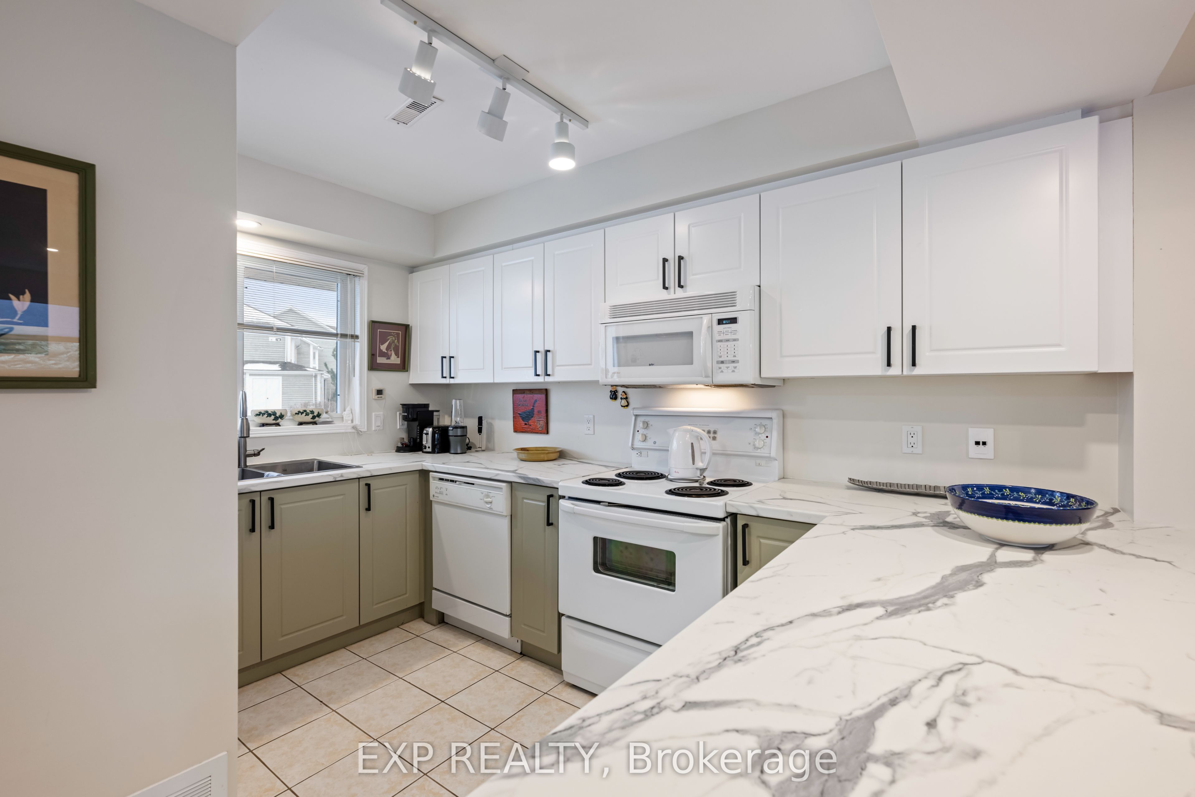 22 Cranberry Surf Property Photo 8
