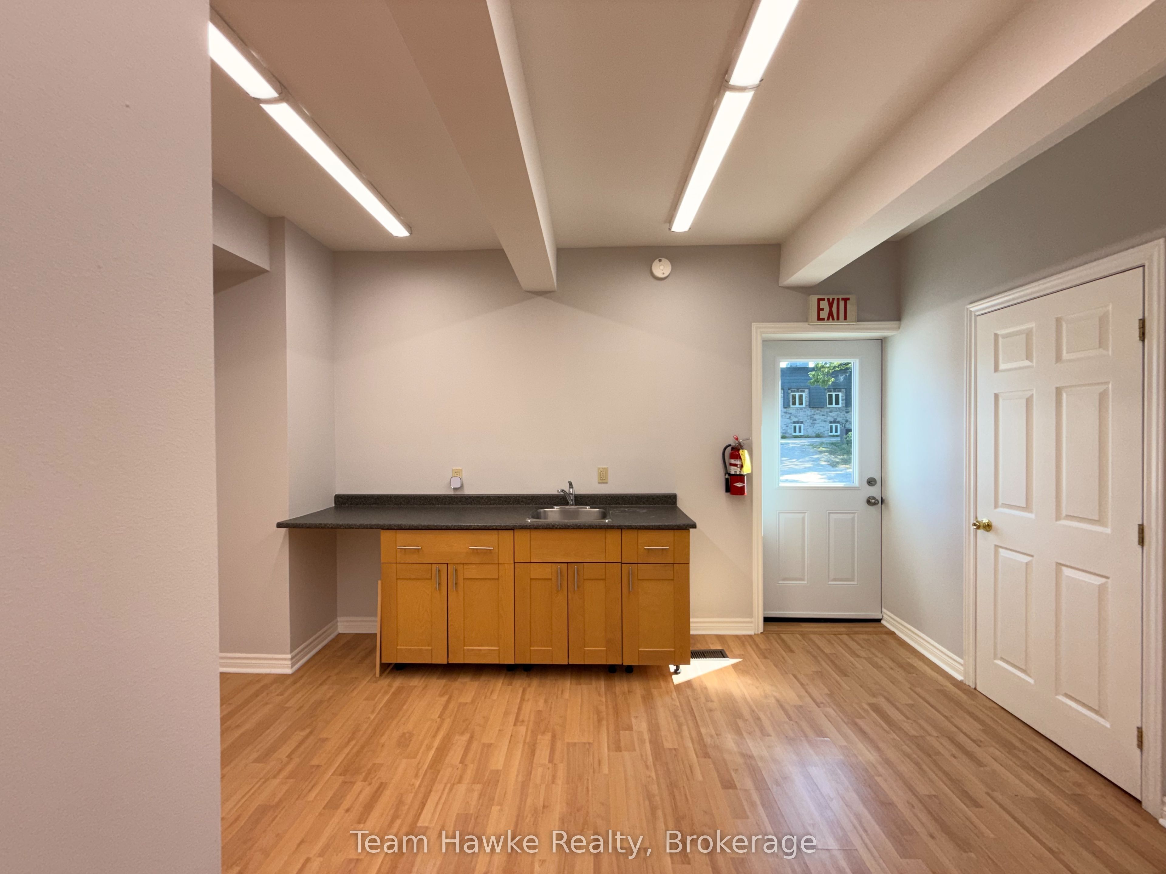 365 King Street Property Photo 14