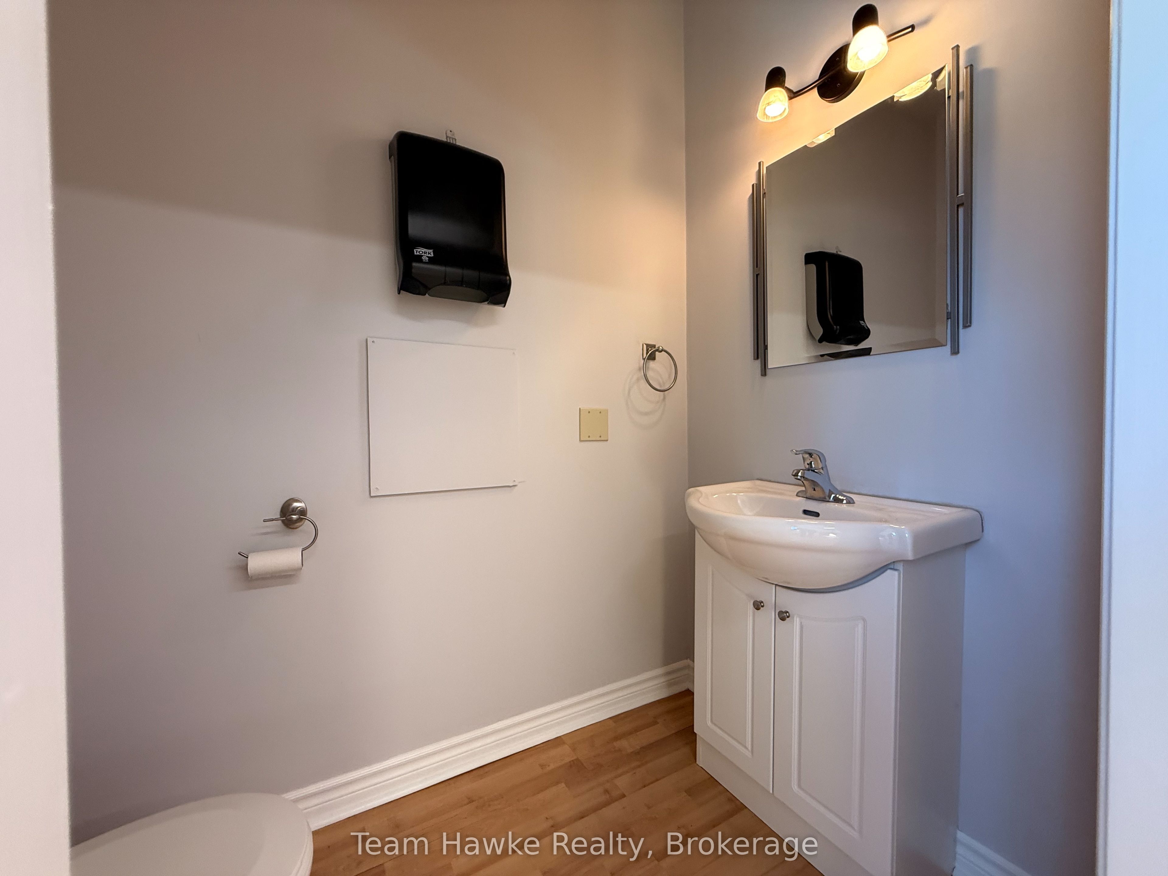 365 King Street Property Photo 16