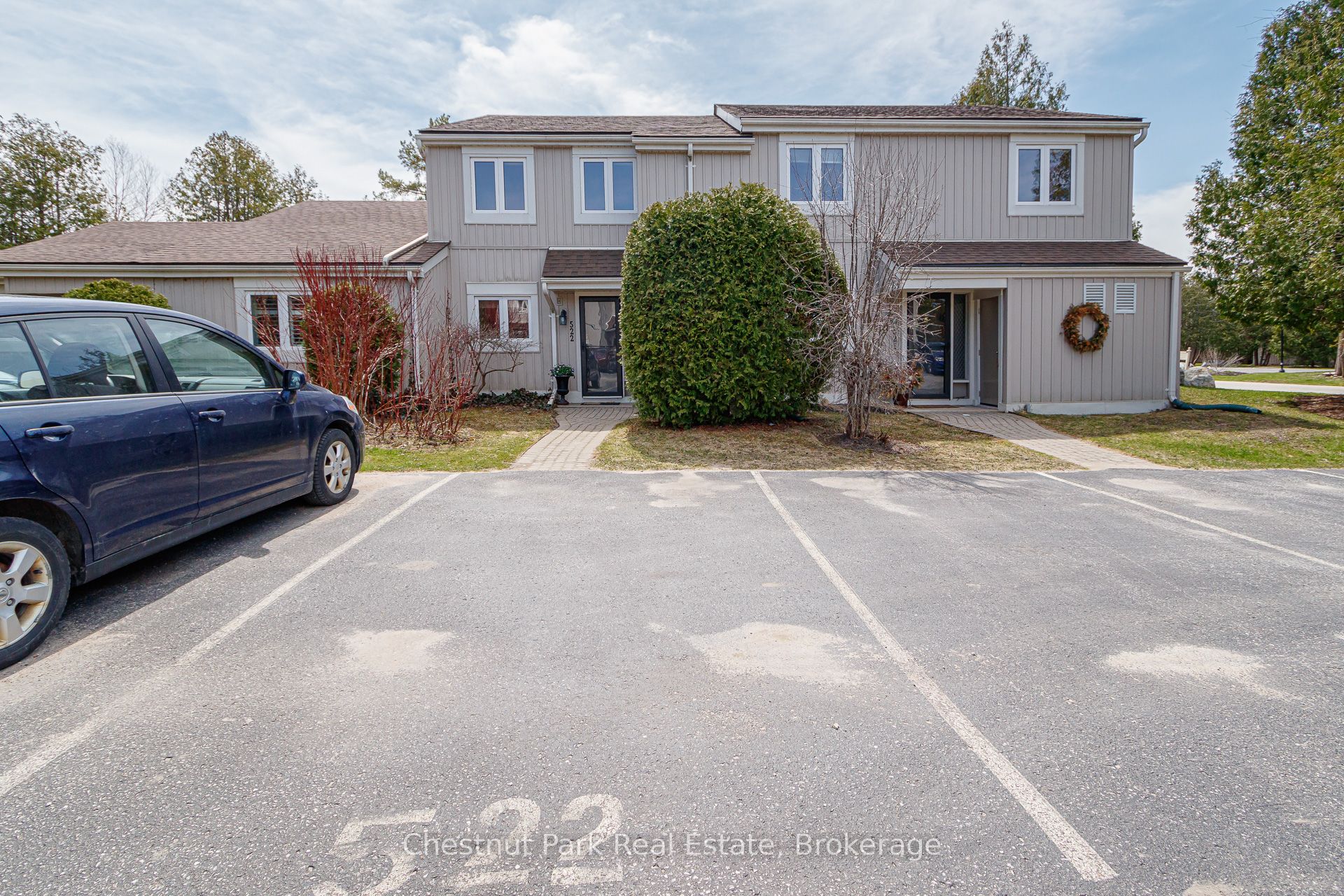 522 Oxbow Crescent Property Photo 2