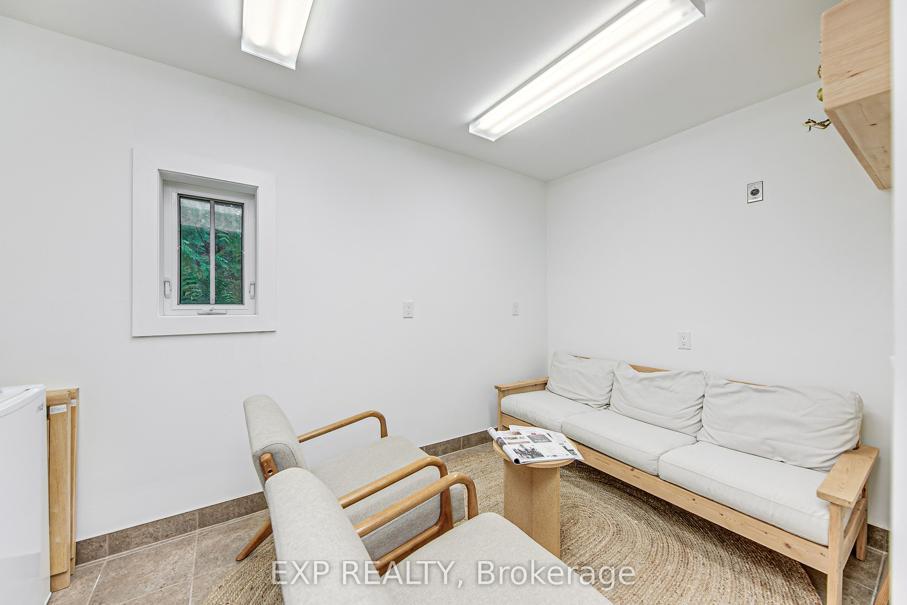 2 Francis Street E Property Photo 23