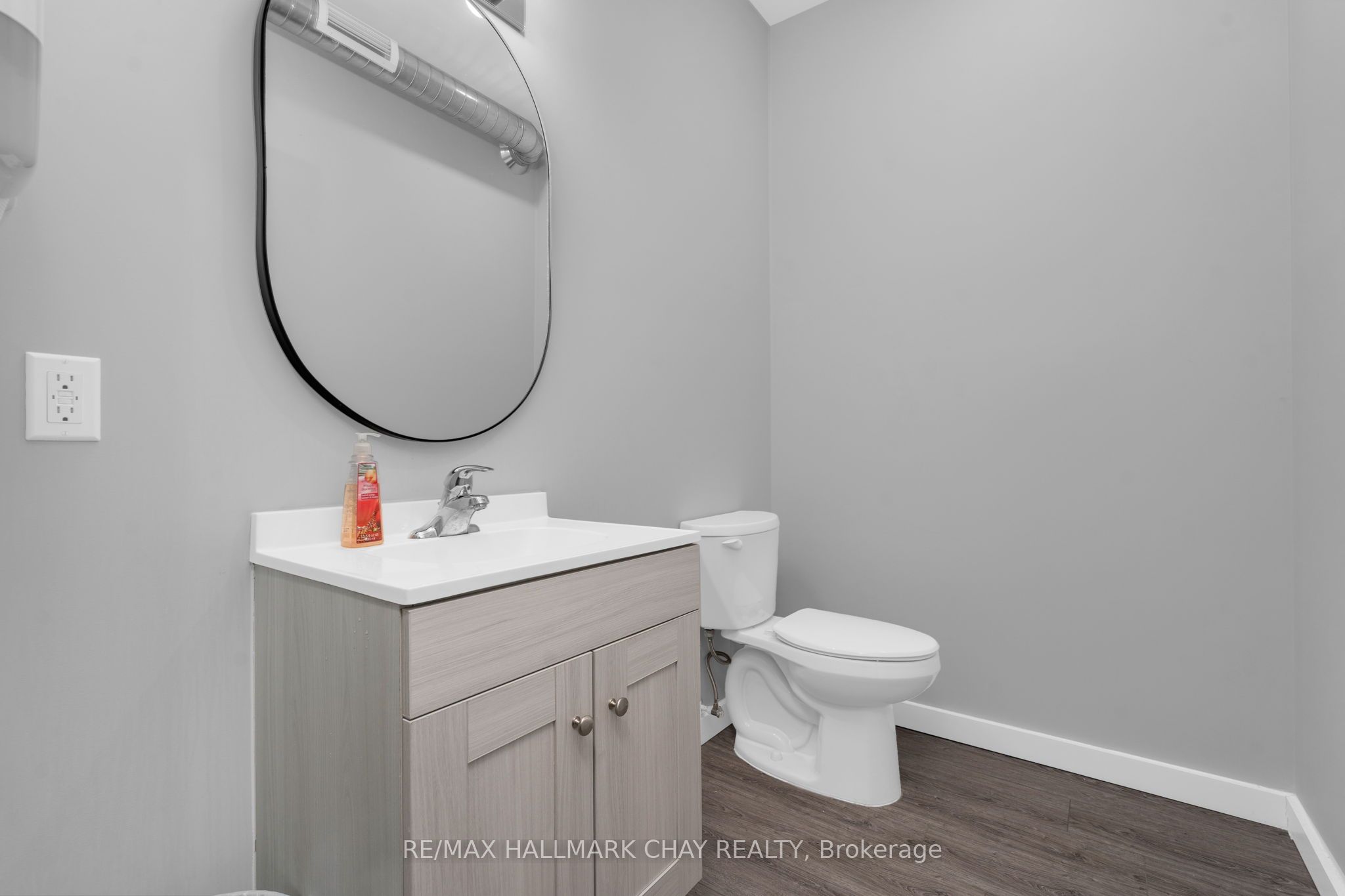 163 Mary Street Property Photo 8