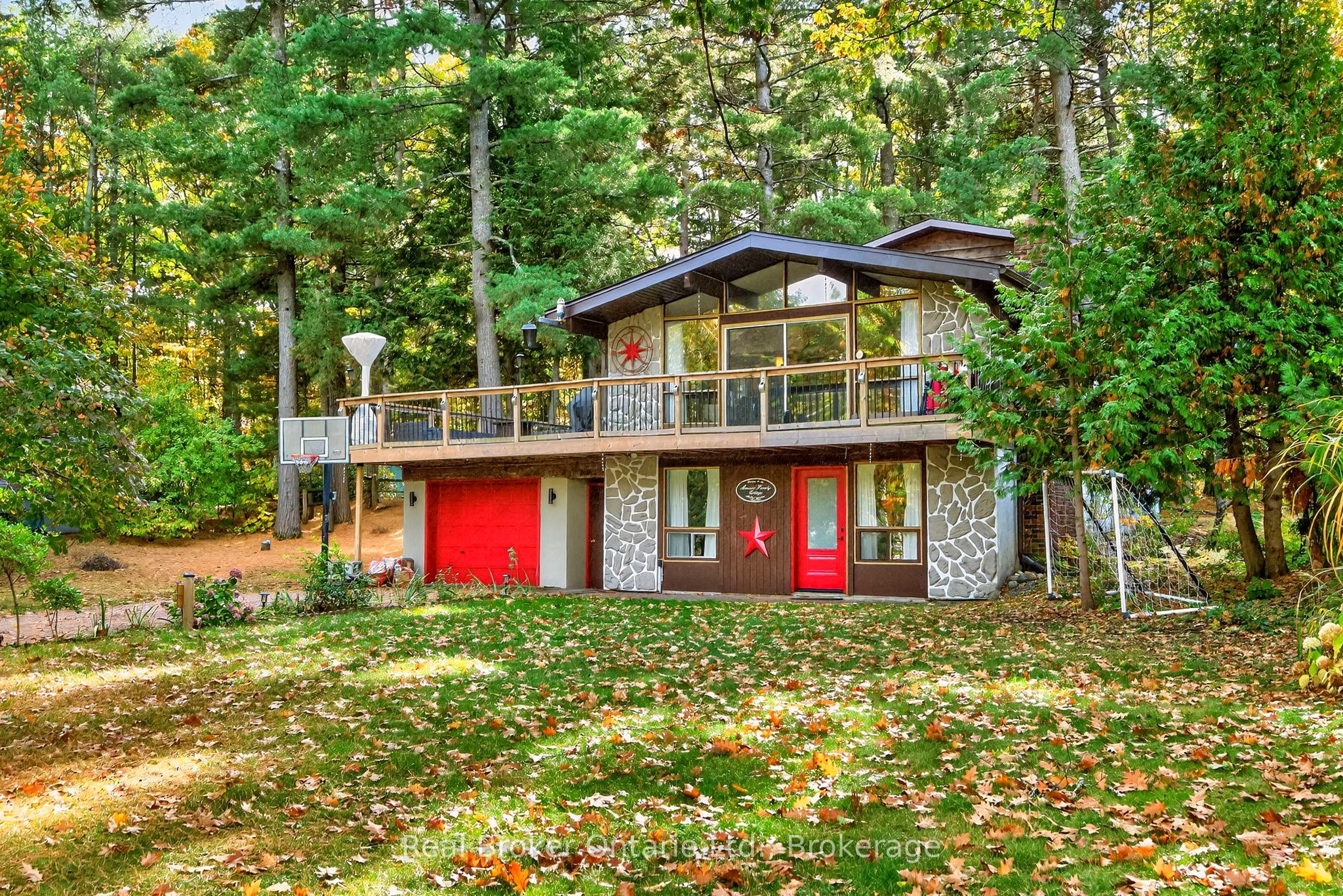 1950 Champlain Road Property Photo 1