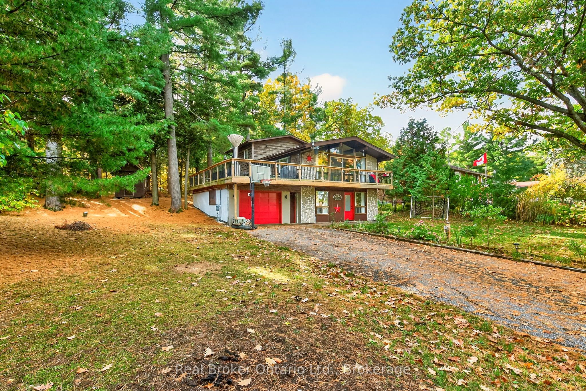 1950 Champlain Road Property Photo 2