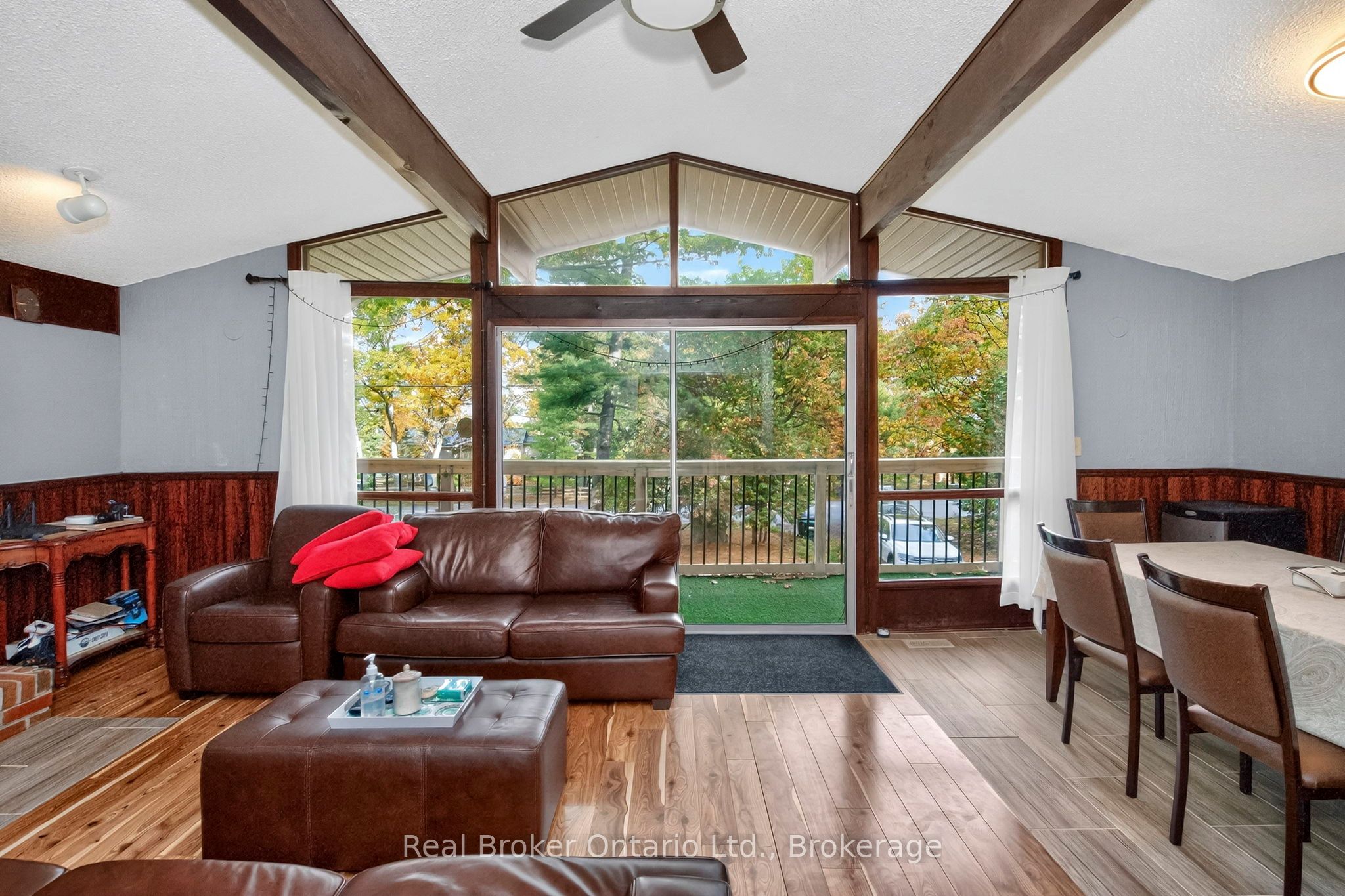 1950 Champlain Road Property Photo 5