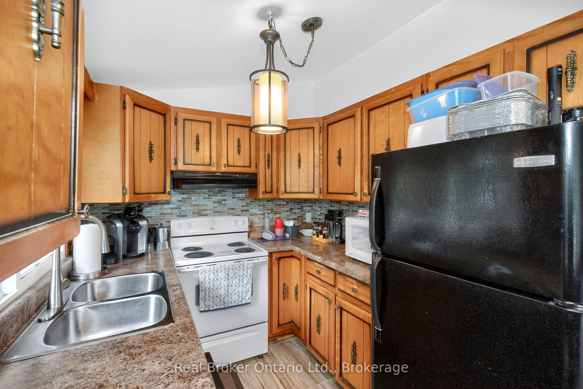 1950 Champlain Road Property Photo 10