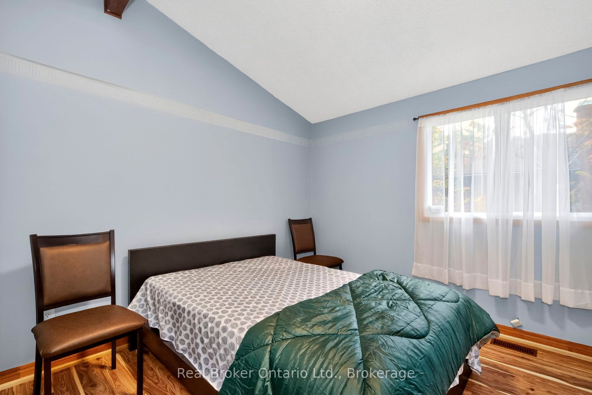 1950 Champlain Road Property Photo 11