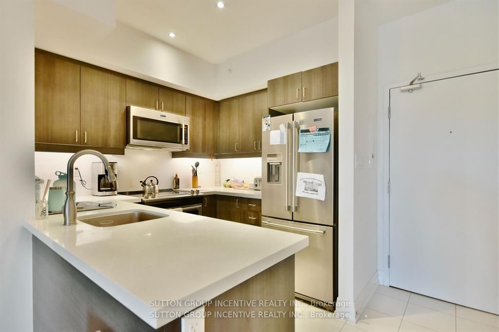 299 Cundles Road E 608 Property Photo 4