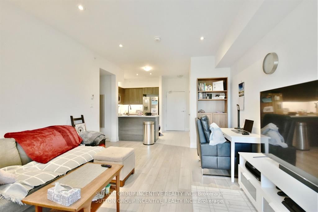 299 Cundles Road E 608 Property Photo 7