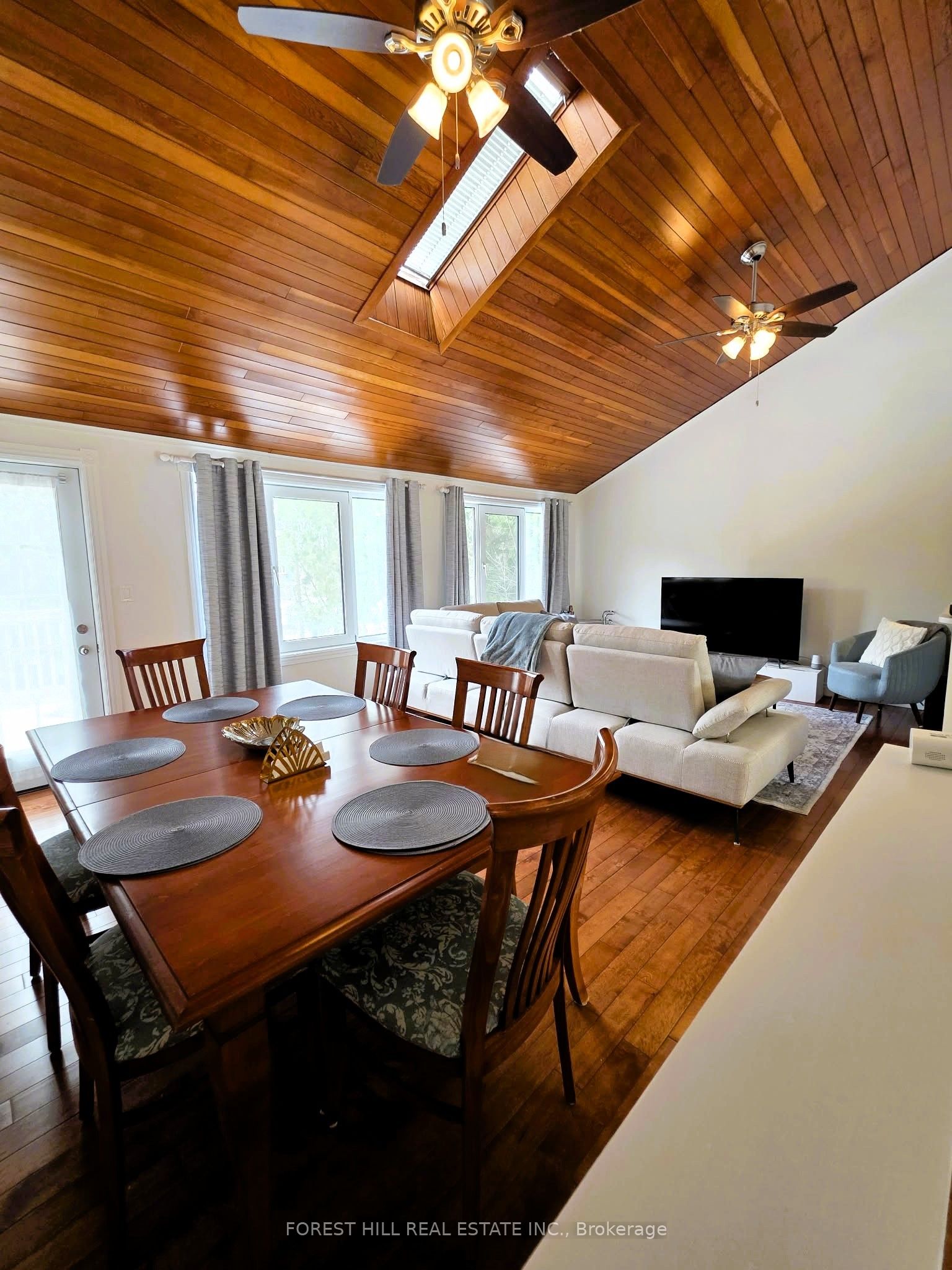 859 Lakeshore Road E Property Photo 3