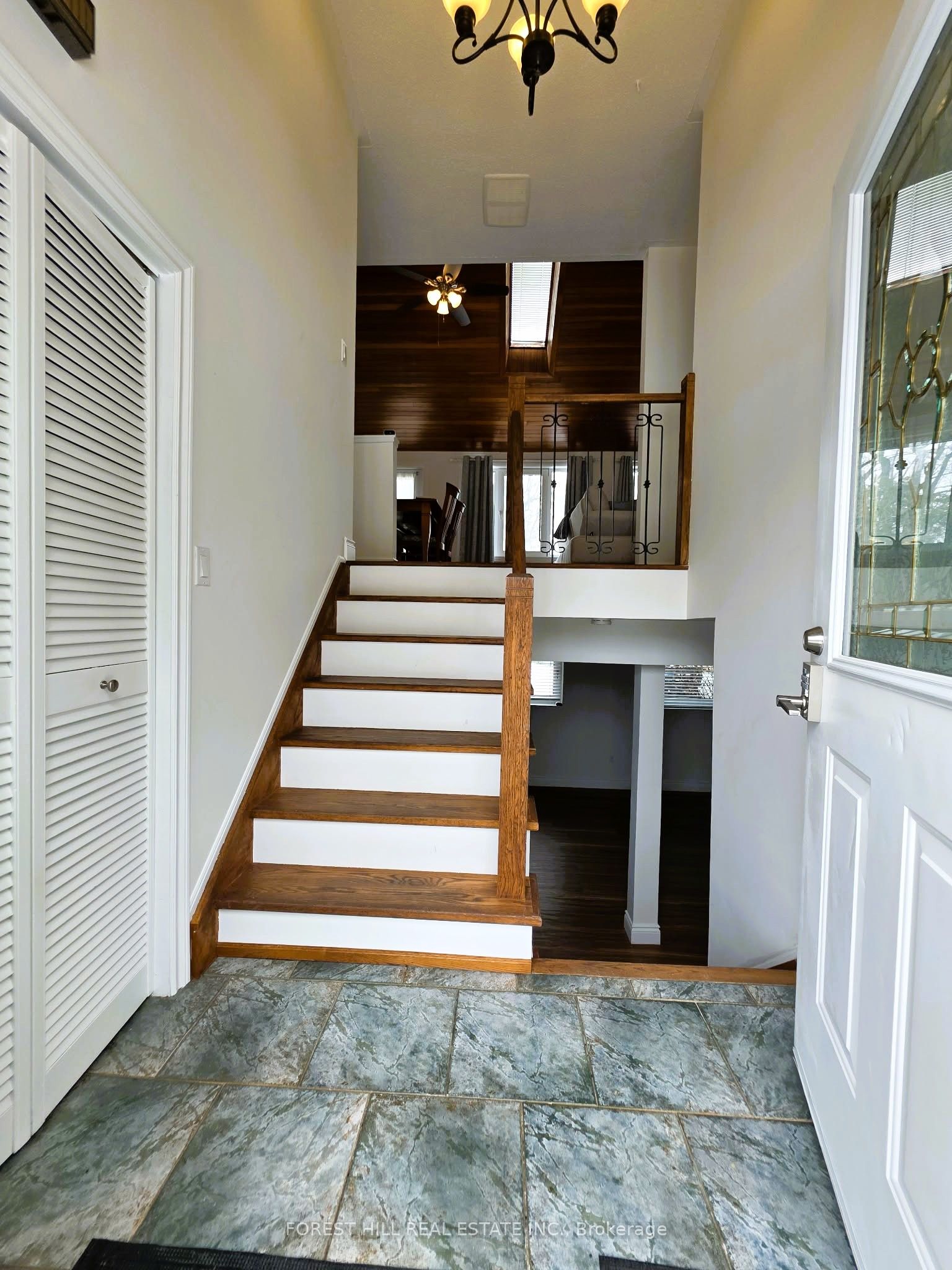 859 Lakeshore Road E Property Photo 4
