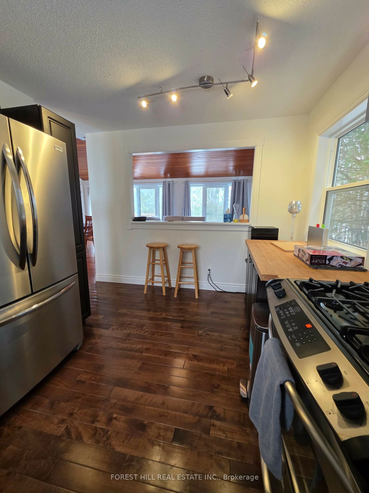 859 Lakeshore Road E Property Photo 7