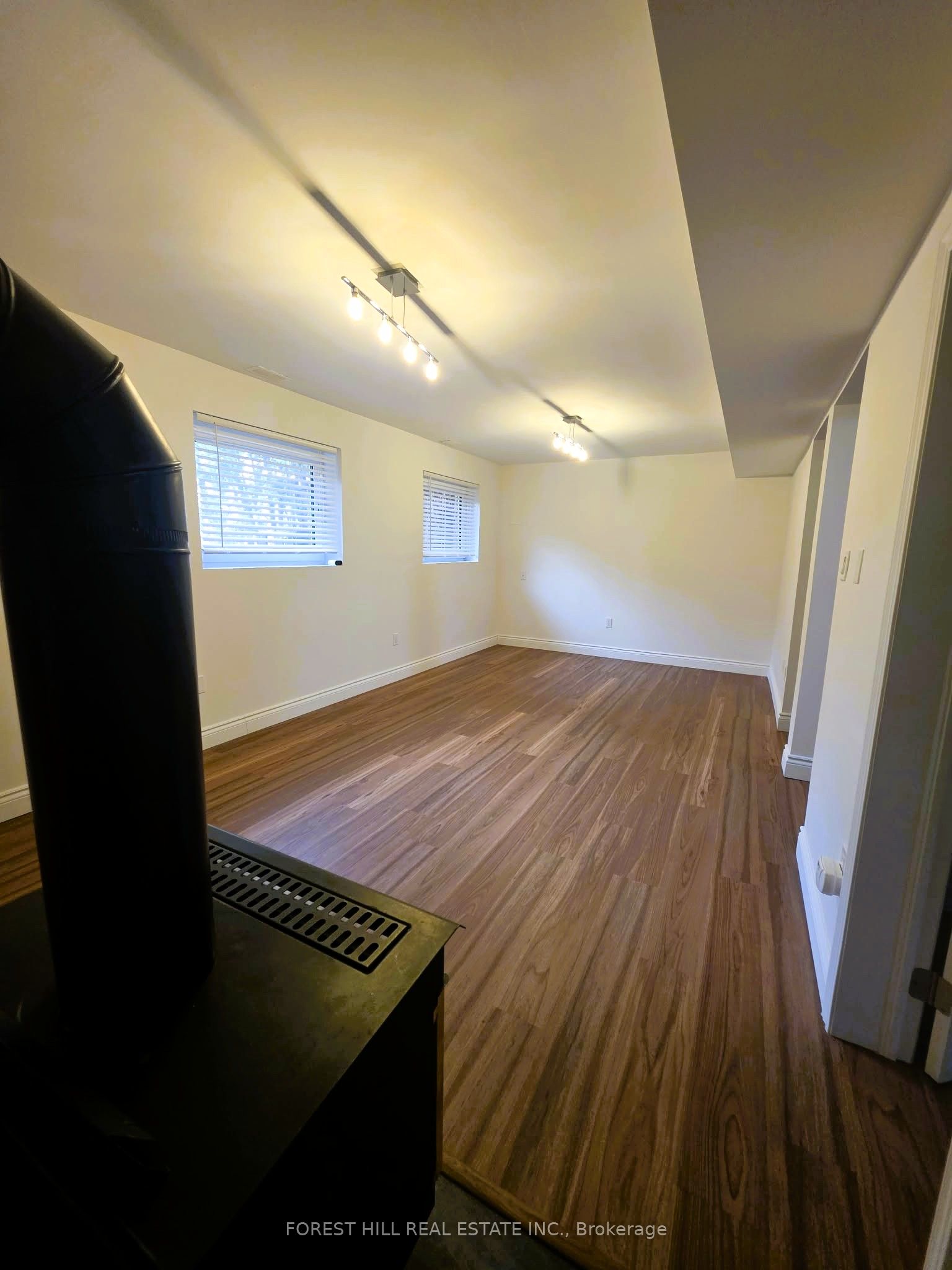 859 Lakeshore Road E Property Photo 22