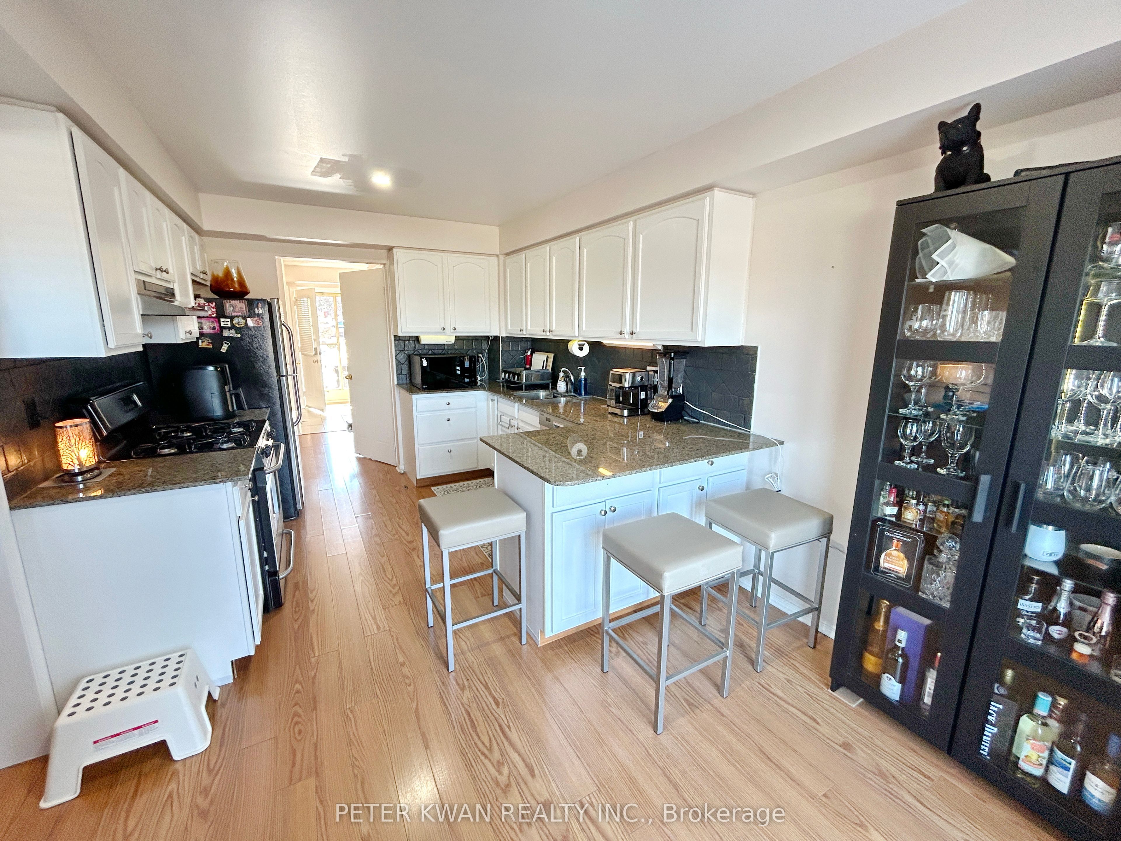 120 D'ambrosio Drive 21 Property Photo 5