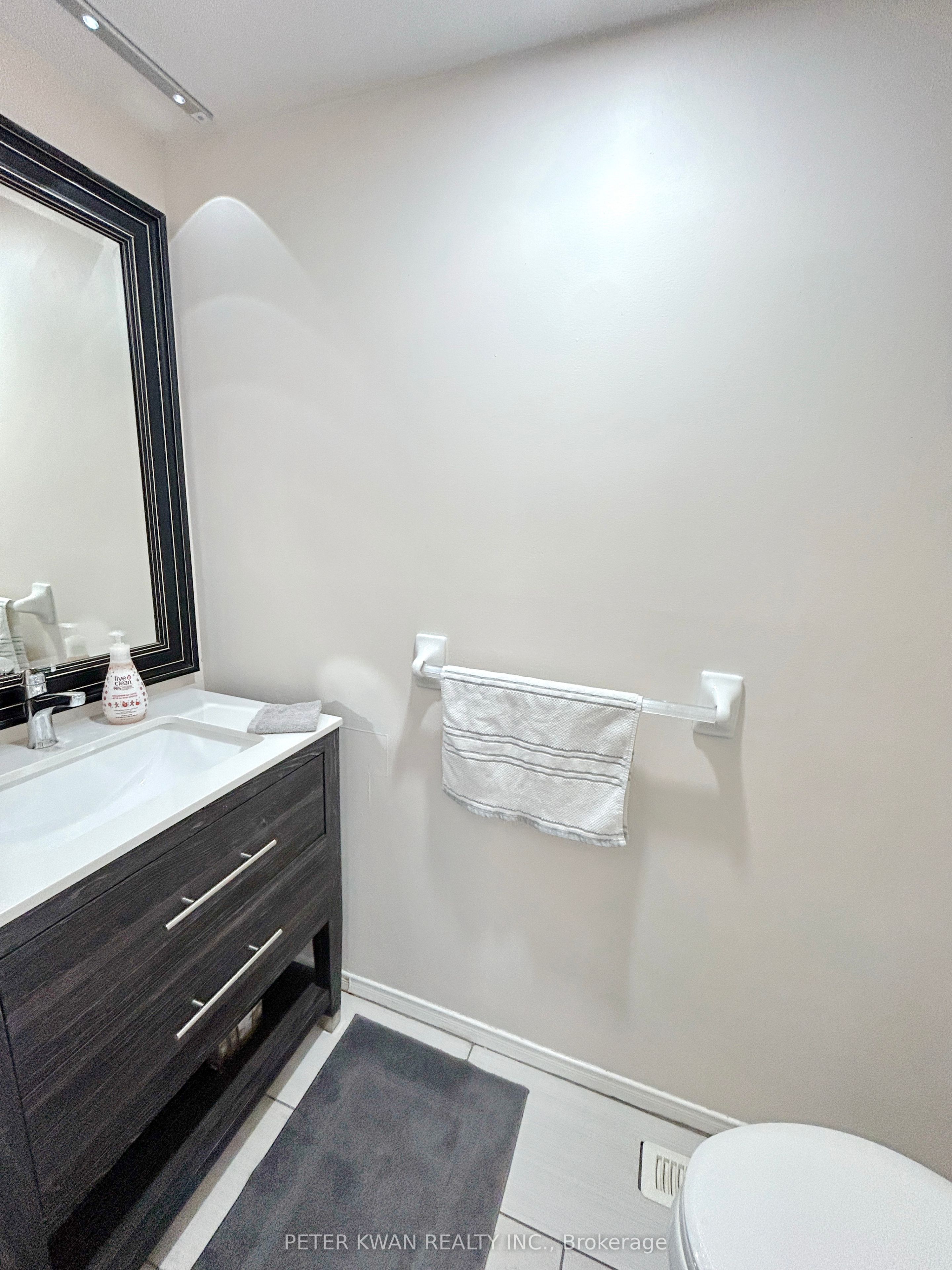 120 D'ambrosio Drive 21 Property Photo 7